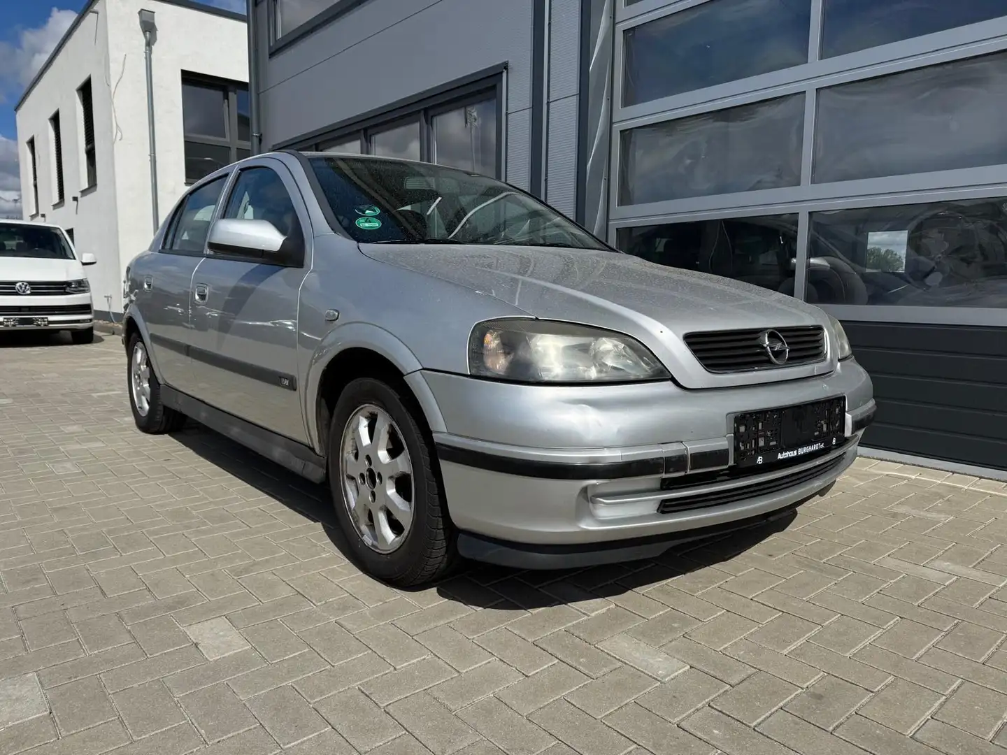Opel Astra 1.6 Njoy Automatik TÜV 10/2026 8-fach Silber - 1