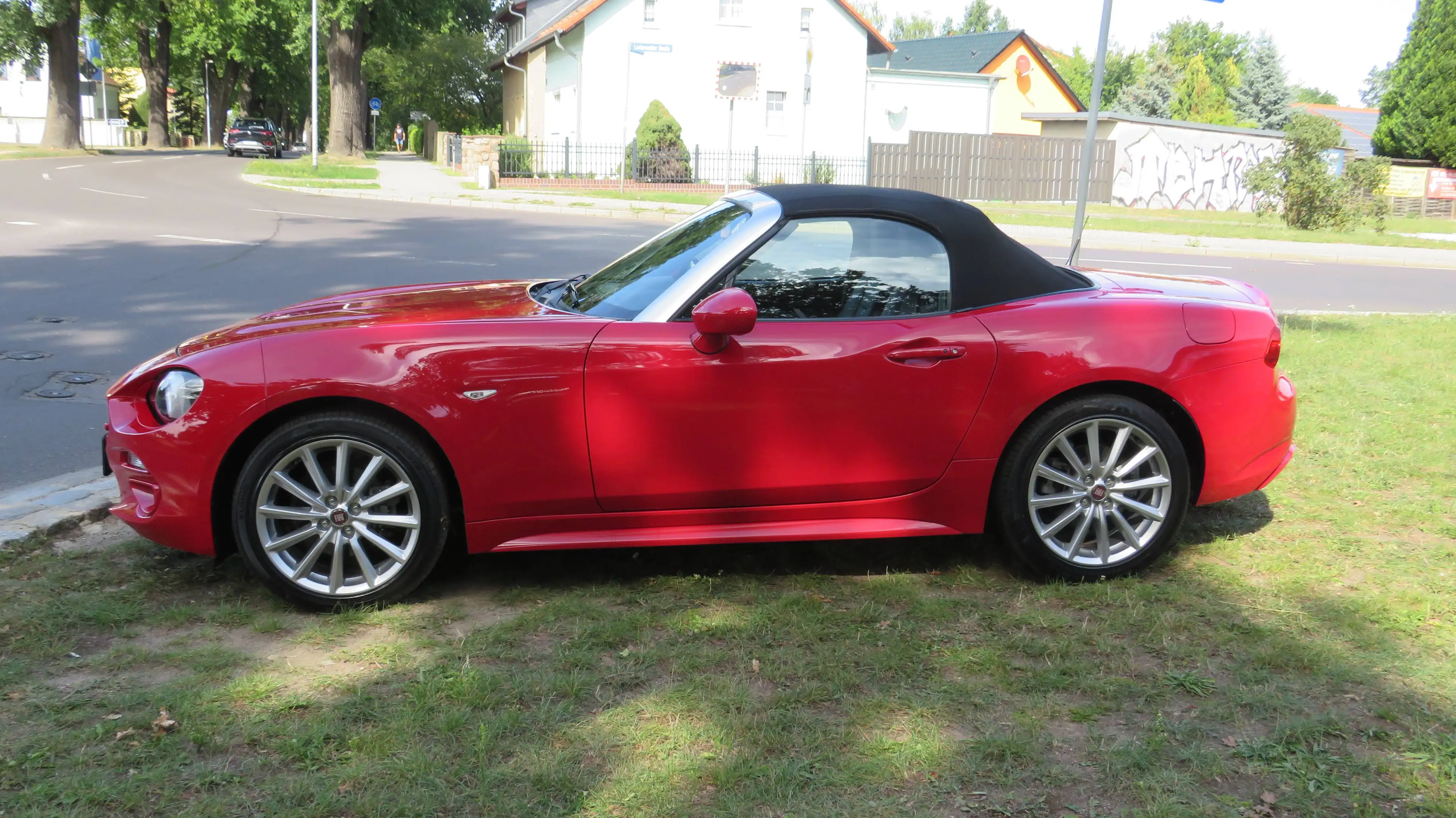 Fiat 124 Spider Lusso — photo 4