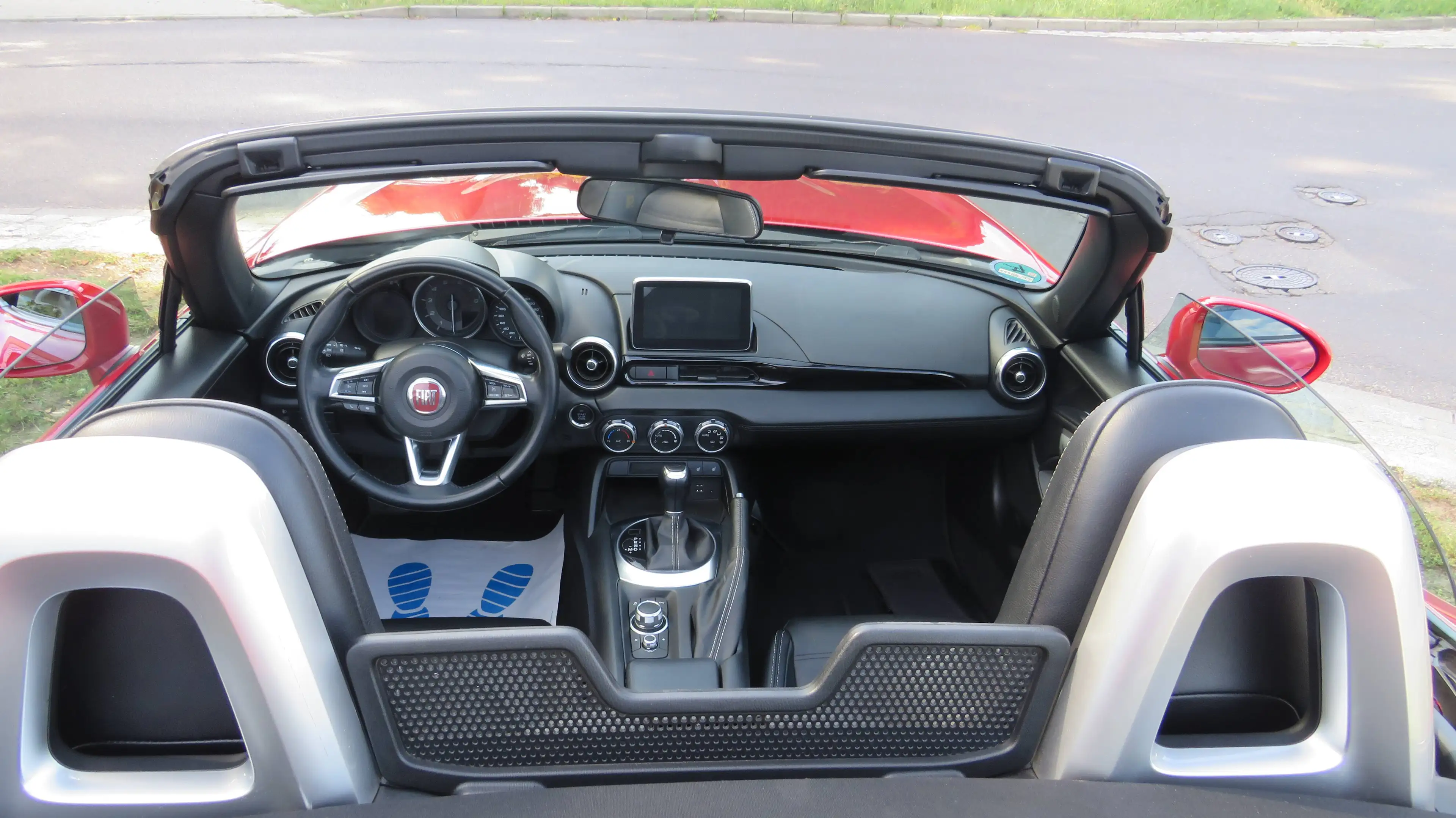 Fiat 124 Spider Lusso — photo 11