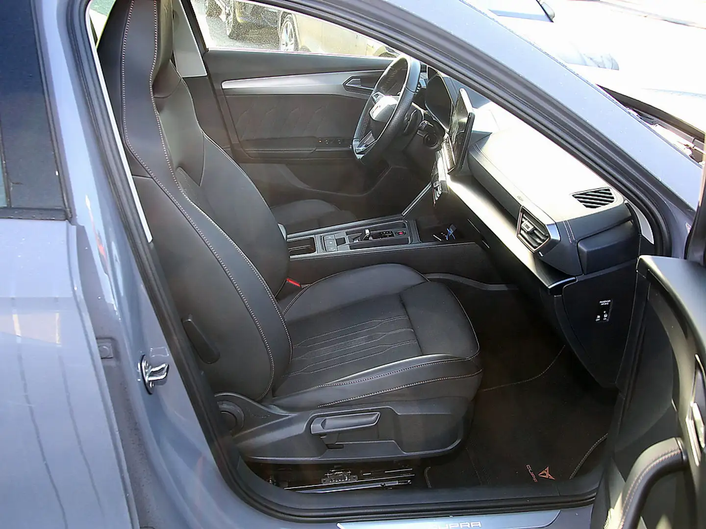 CUPRA Formentor 1.5 TSI DSG AHK 360° LED SHZ APP AC Grau - 2
