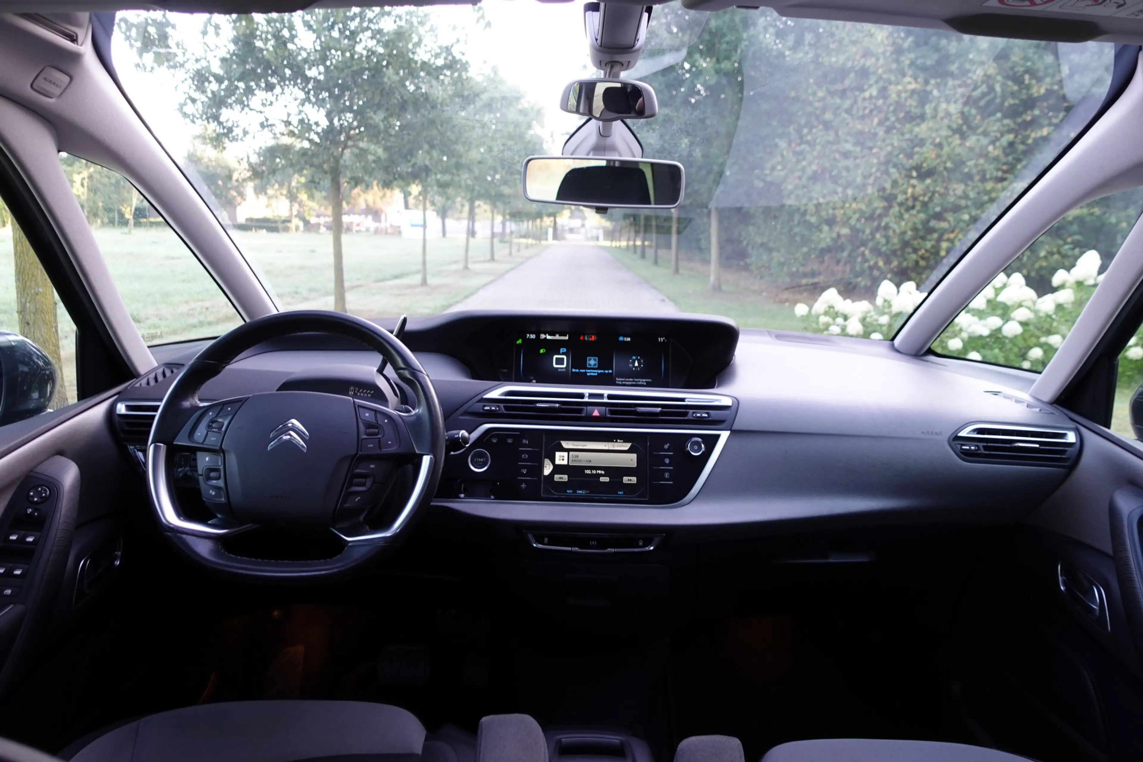 Citroen C4 Picasso 1.6 e-THP Intensive | Trekhaak | Camera | DAB | NA — photo 17