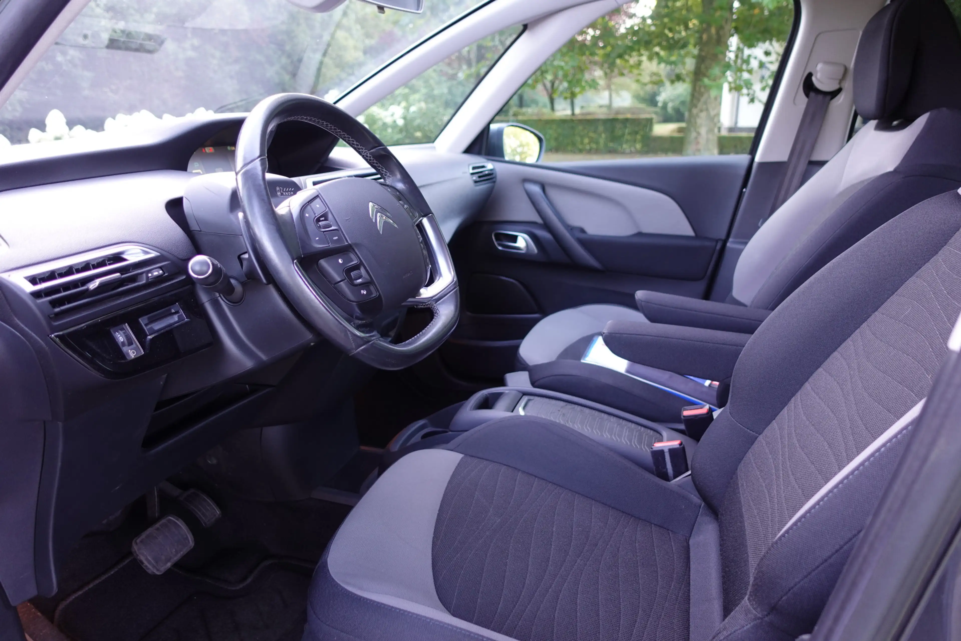 Citroen C4 Picasso 1.6 e-THP Intensive | Trekhaak | Camera | DAB | NA — photo 25