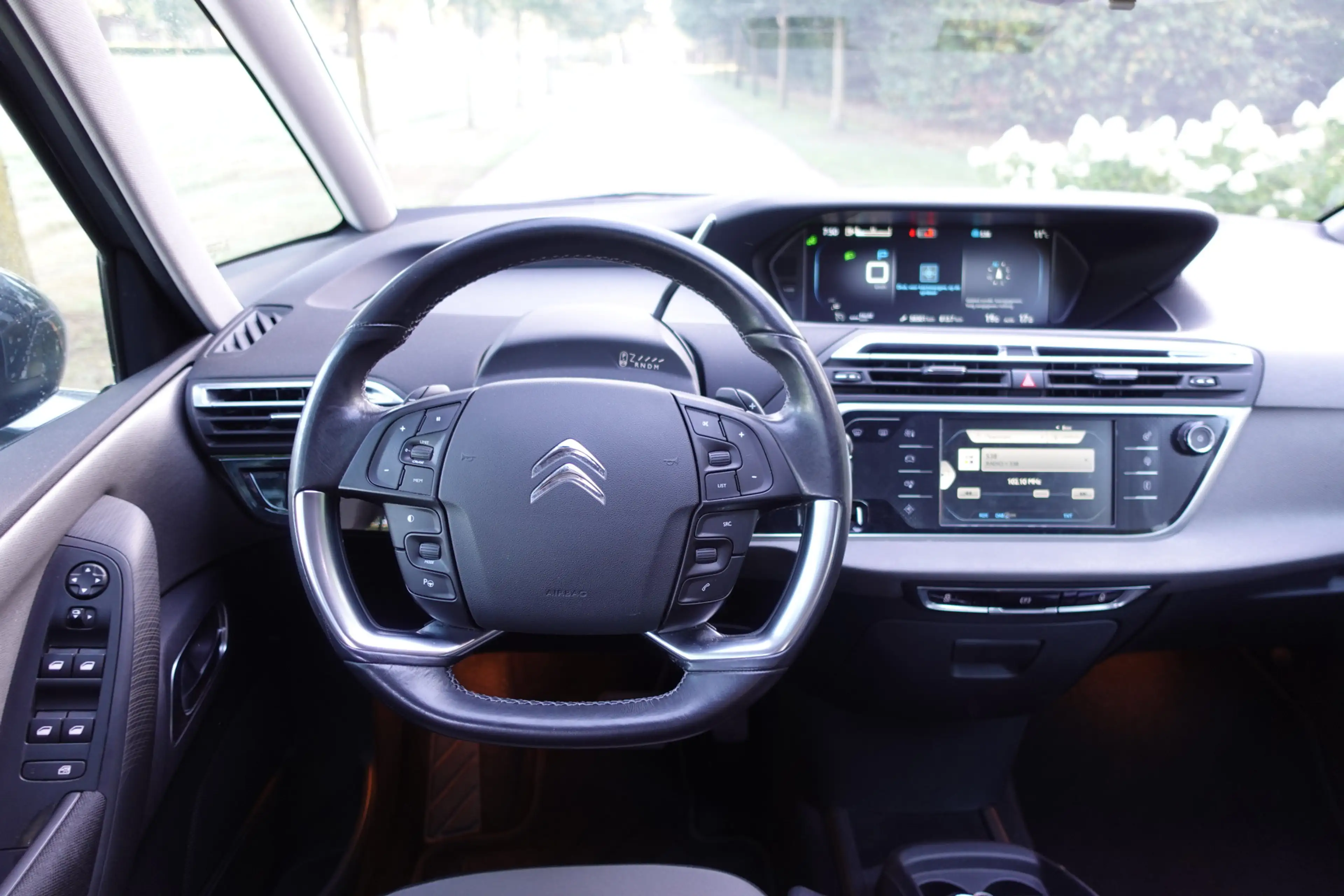 Citroen C4 Picasso 1.6 e-THP Intensive | Trekhaak | Camera | DAB | NA — photo 18