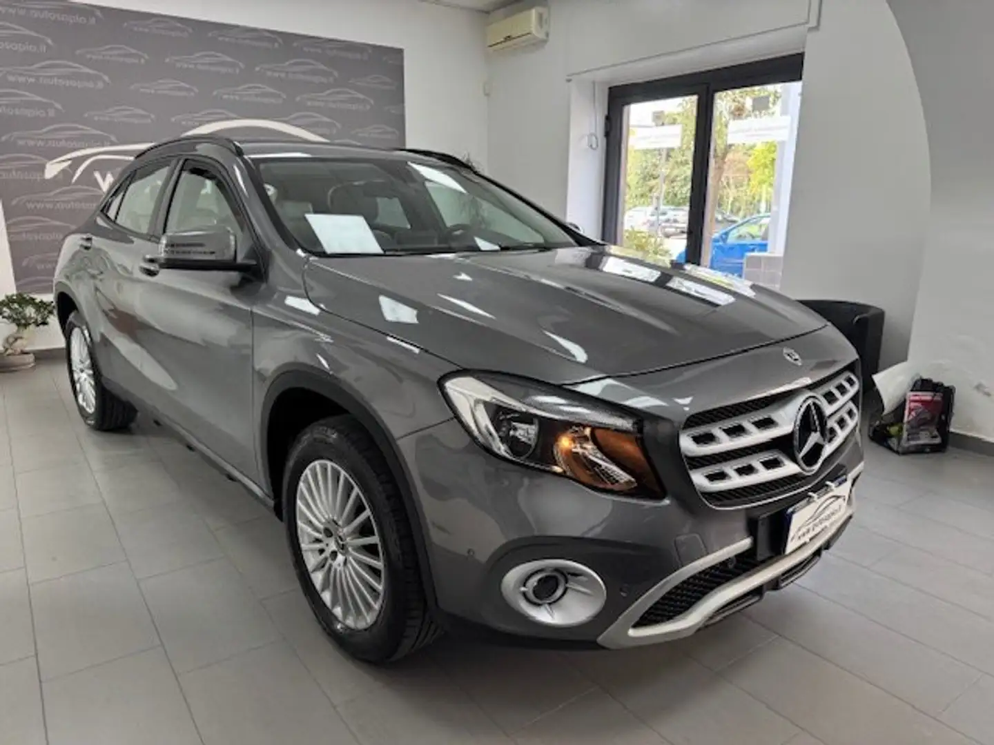 Mercedes-Benz GLA 180 d 110CV Sport KM CERTIFICATI!!! Gris - 2