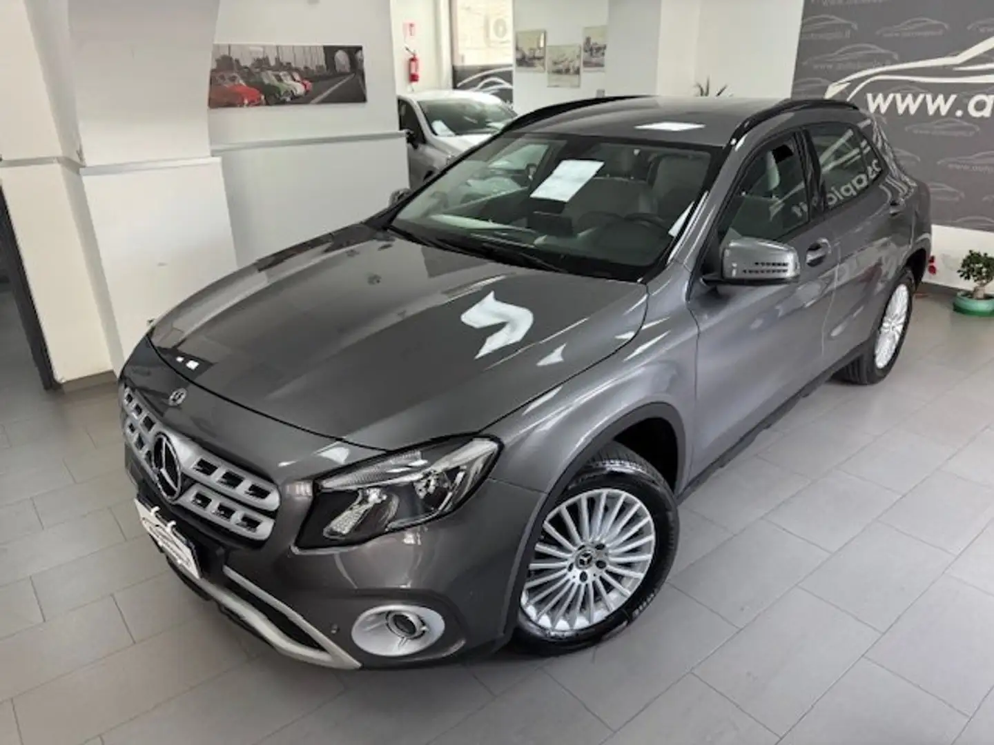 Mercedes-Benz GLA 180 d 110CV Sport KM CERTIFICATI!!! Gris - 1