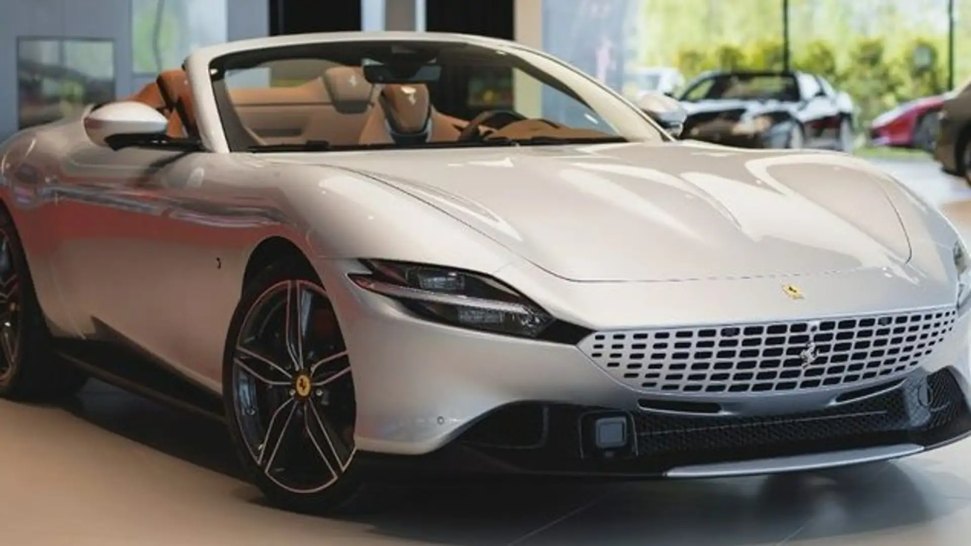Ferrari Roma Срібний - 1