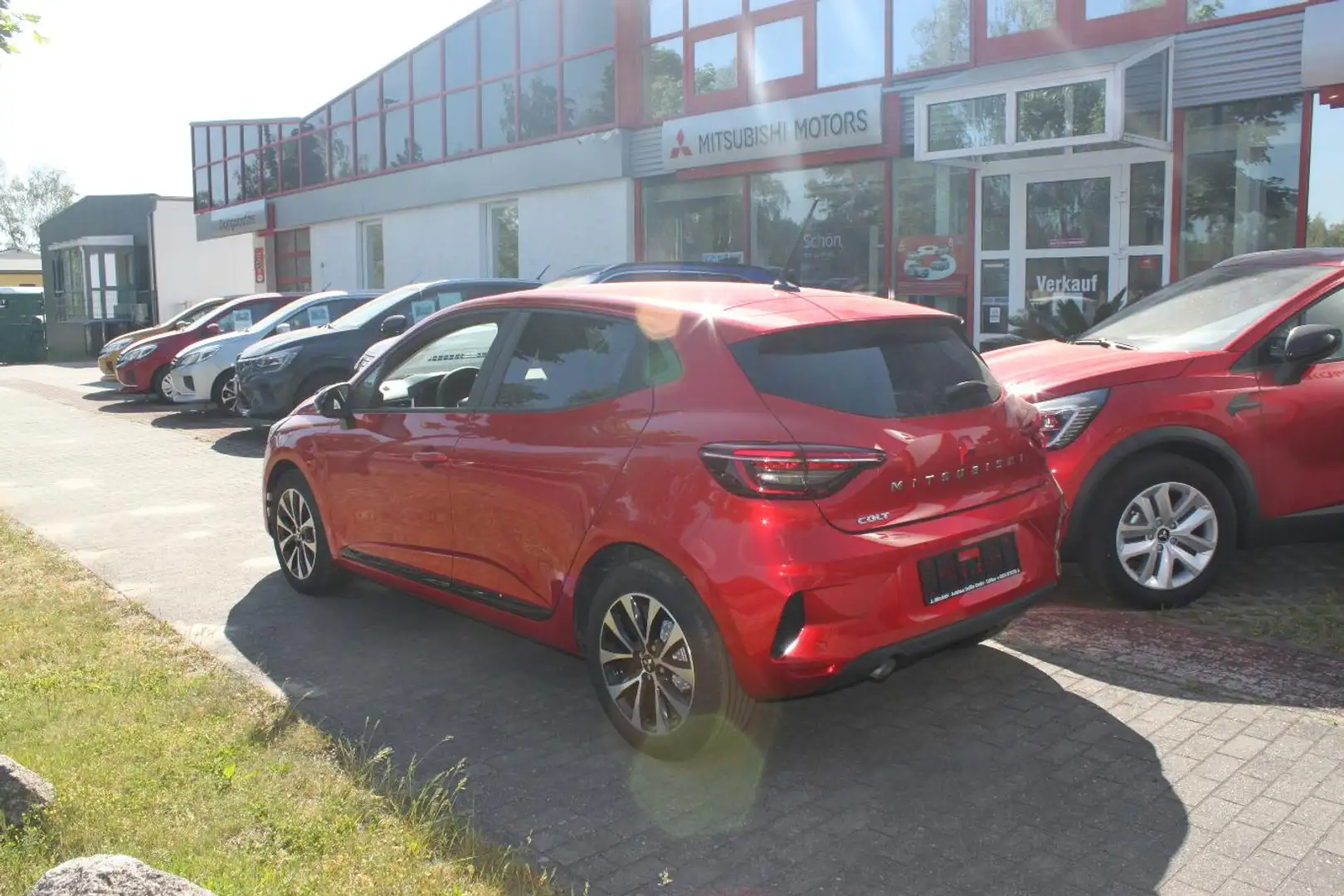 Mitsubishi Colt PLUS 1.0 Benziner 5-Gang Rojo - 2