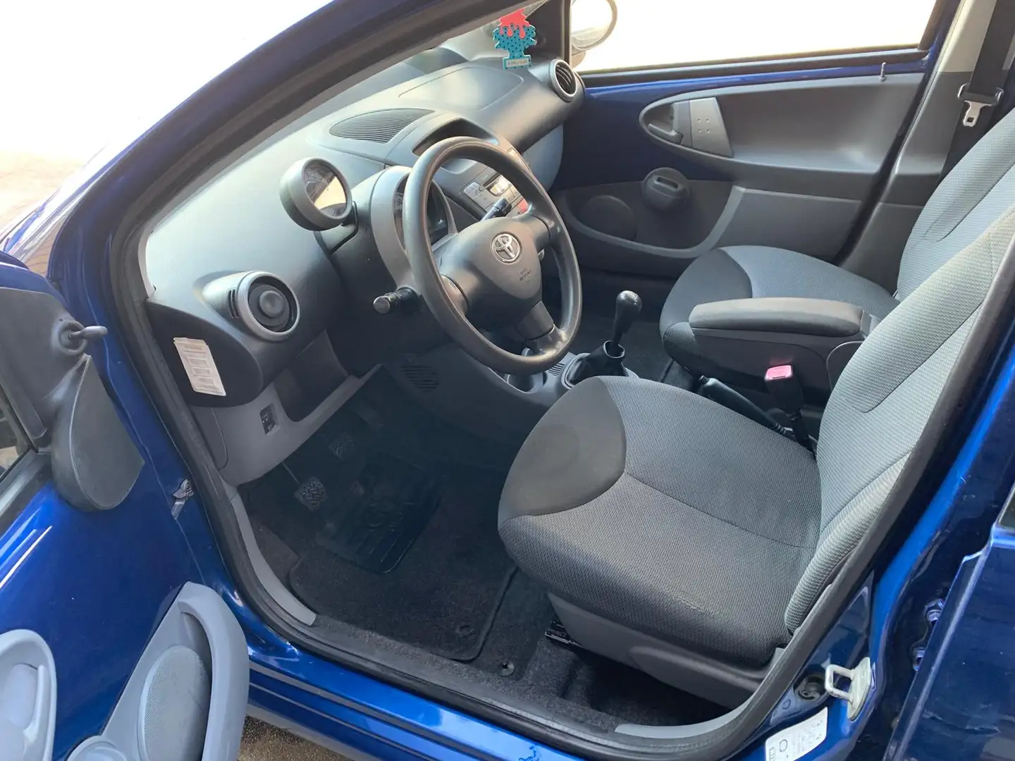 Toyota Aygo 1.0-12V + Blauw - 2