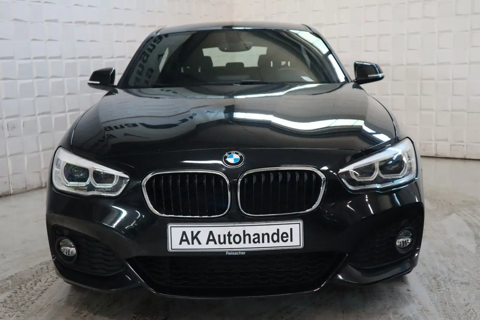 BMW 120 i Lim. 5-trg. M Sport LED Navi Alcantara PDC Schwarz - 2