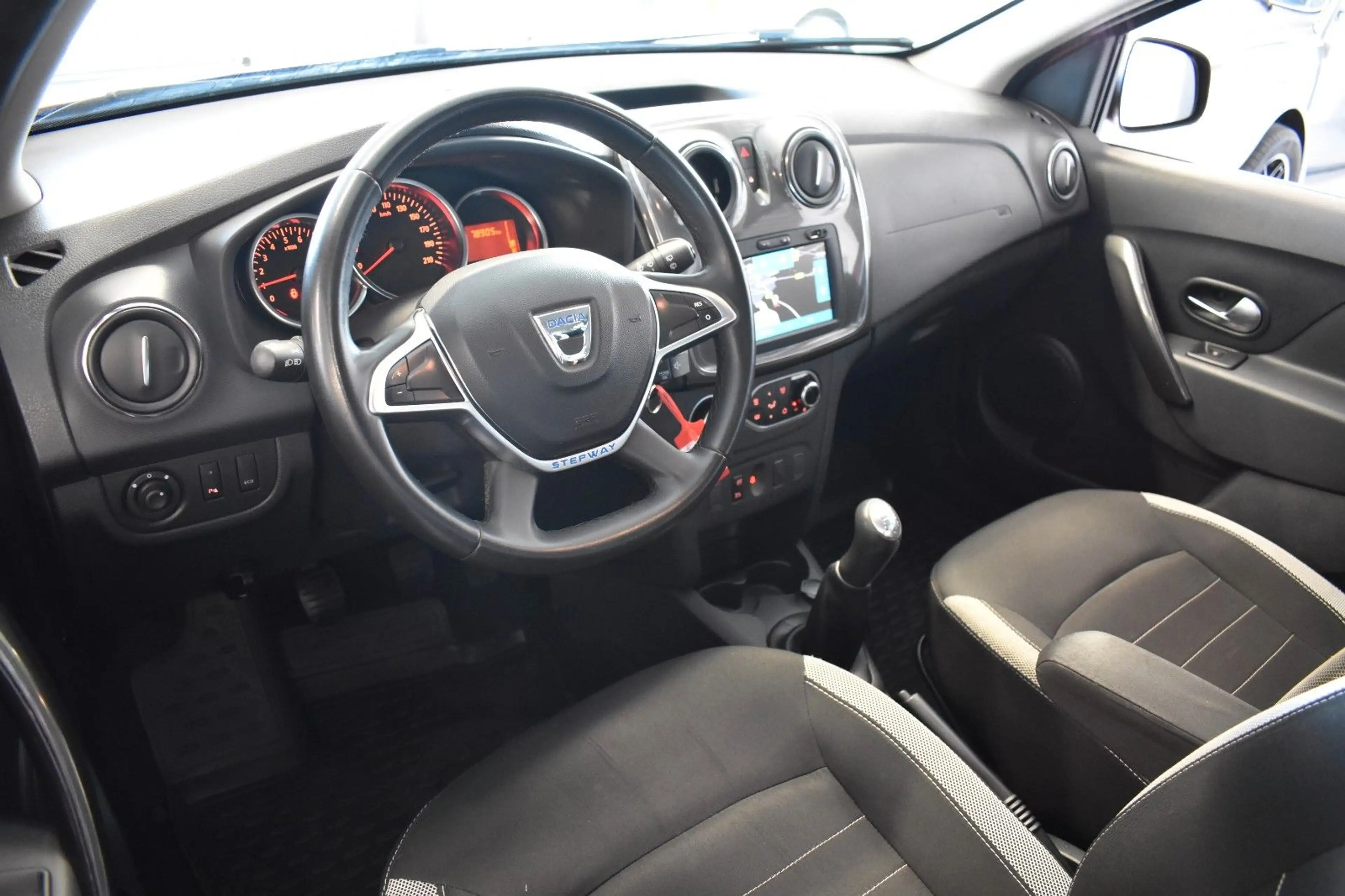 Dacia Sandero II Stepway Prestige/AHK/PDC/NAVI/TEMP./ — photo 15