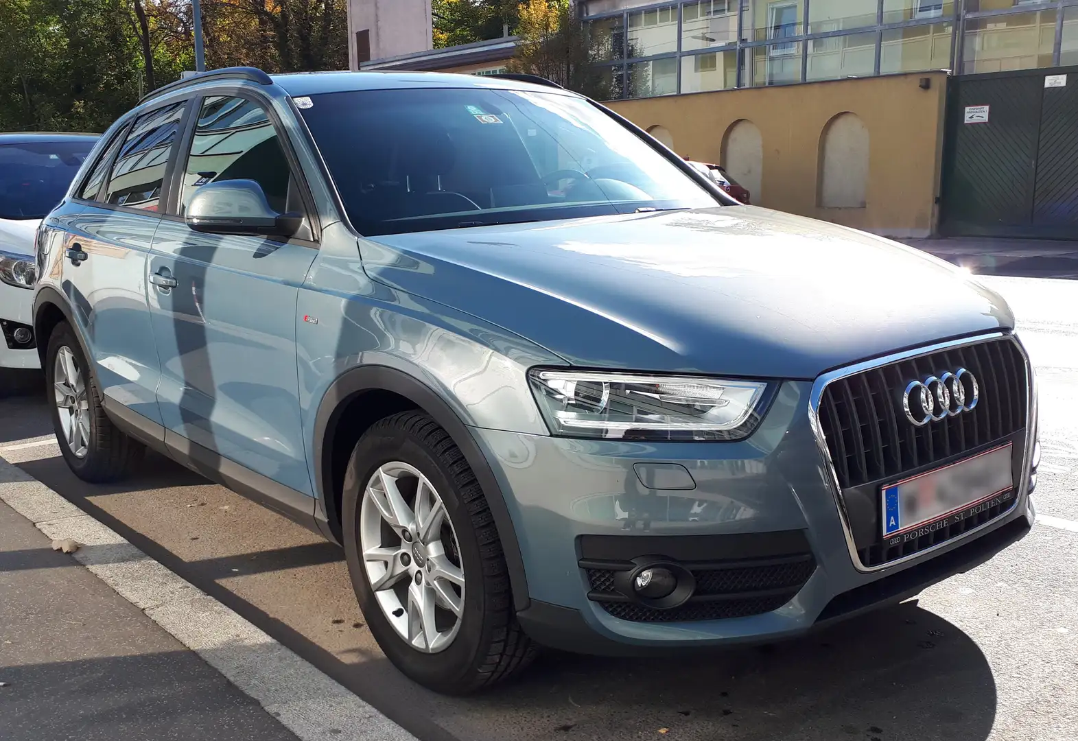 Audi Q3 2.0 TDI S-Line - 1