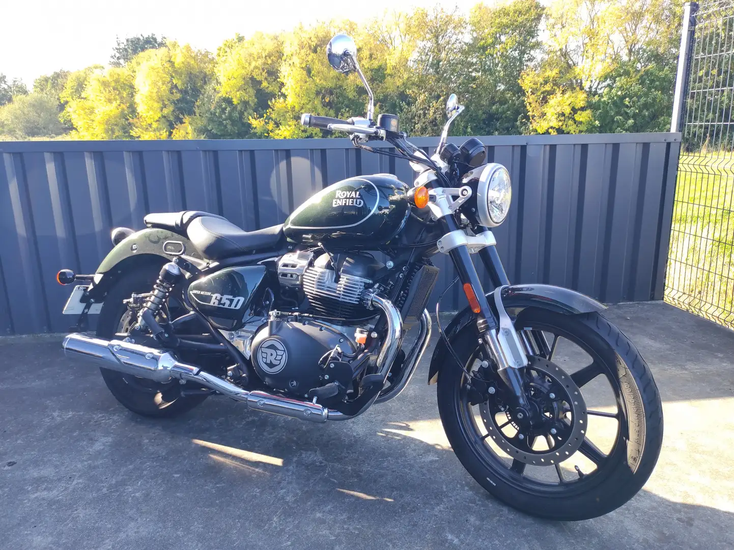 Royal Enfield Super Meteor 650 - 1