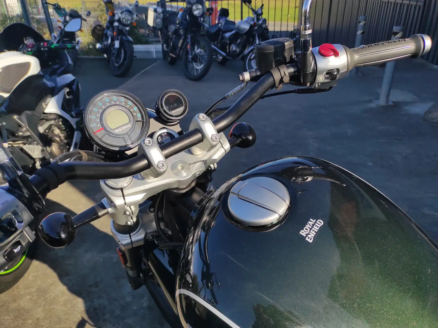 Royal Enfield Super Meteor 650 - 2