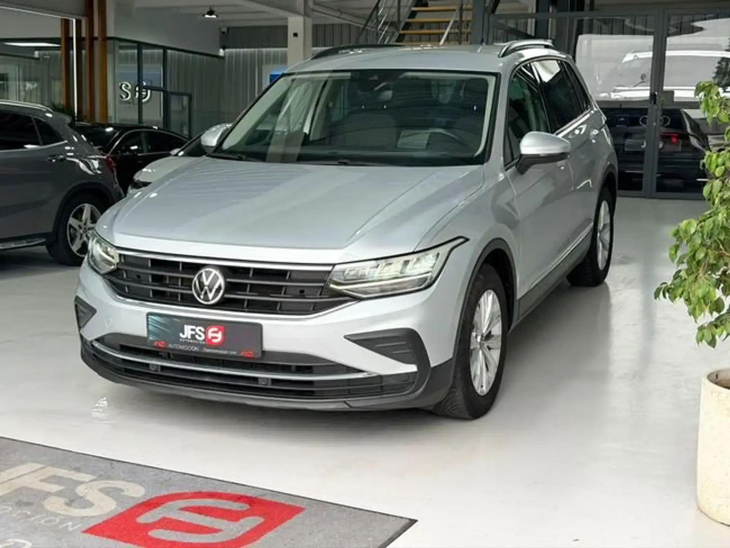 Volkswagen Tiguan 2.0 TDI 150 CV Plateado - 2