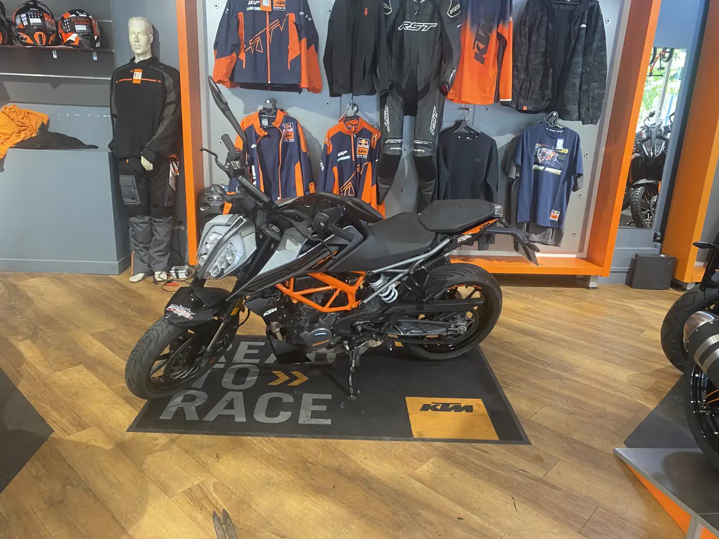 KTM 125 Duke Noir - 2