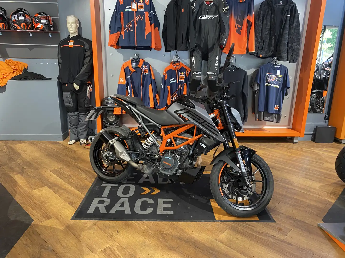 KTM 125 Duke Noir - 1