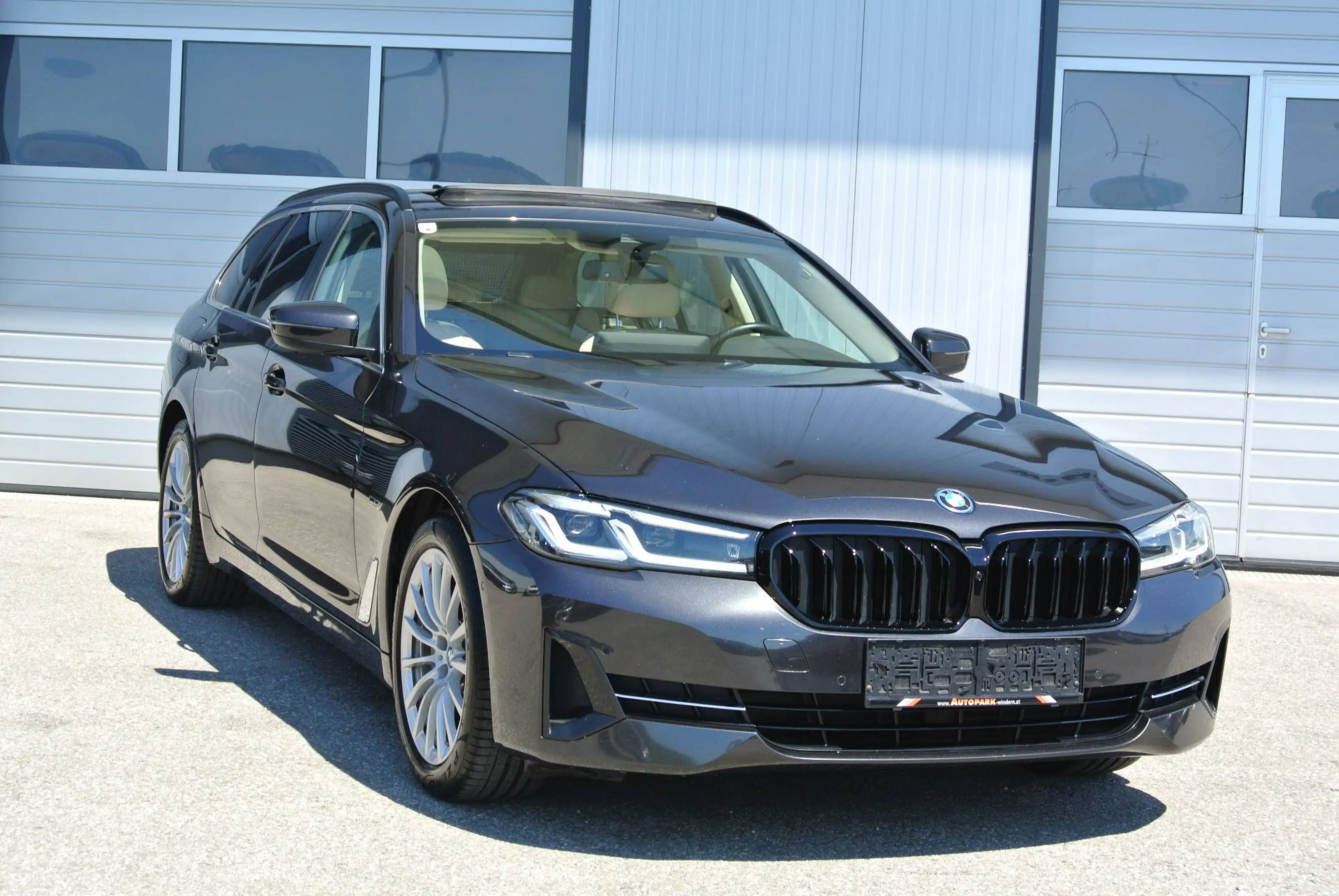 BMW 530 e Touring Aut. ** LEDER * GLASDACH * LED * KAMERA