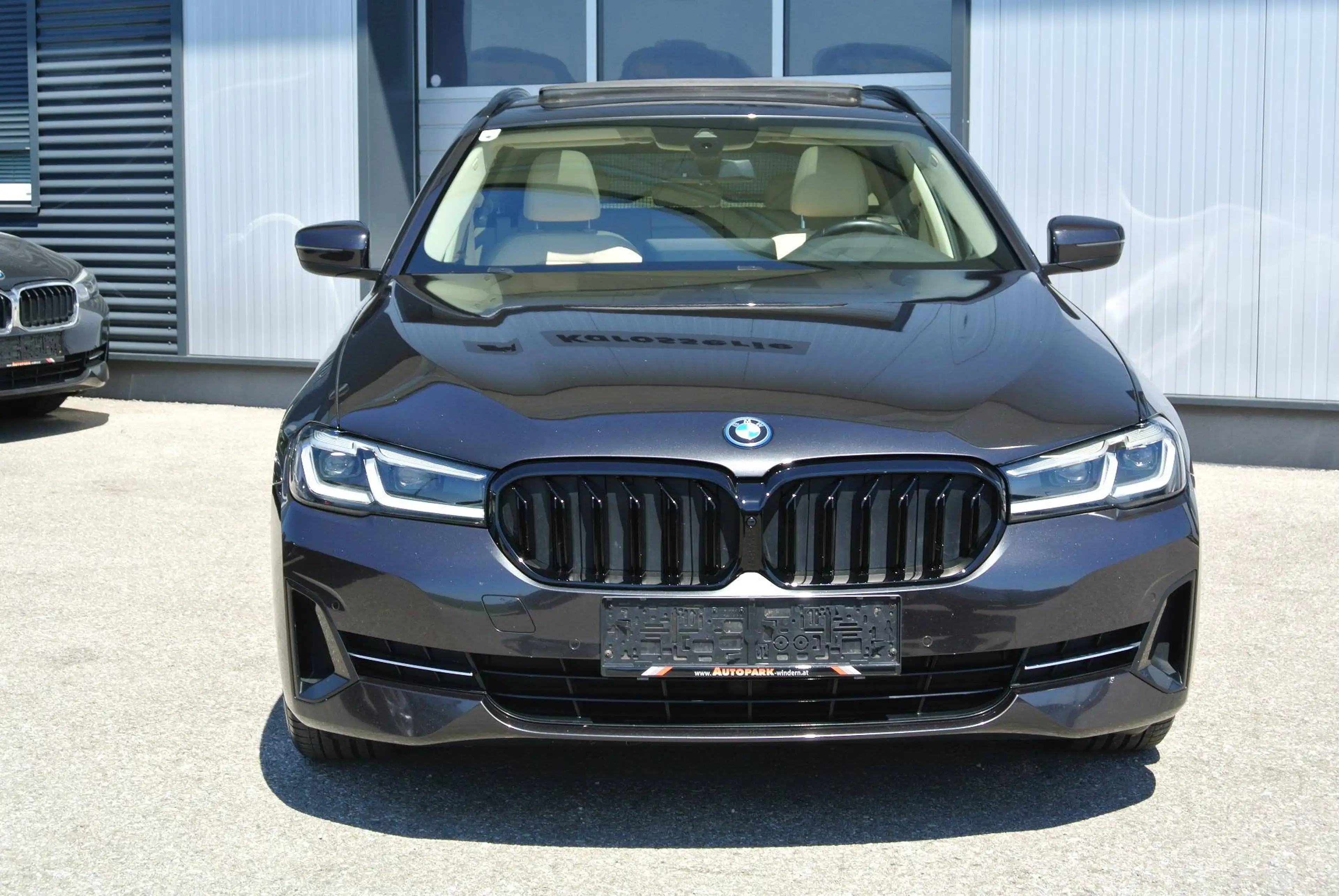 BMW 530 e Touring Aut. ** LEDER * GLASDACH * LED * KAMERA — photo 3