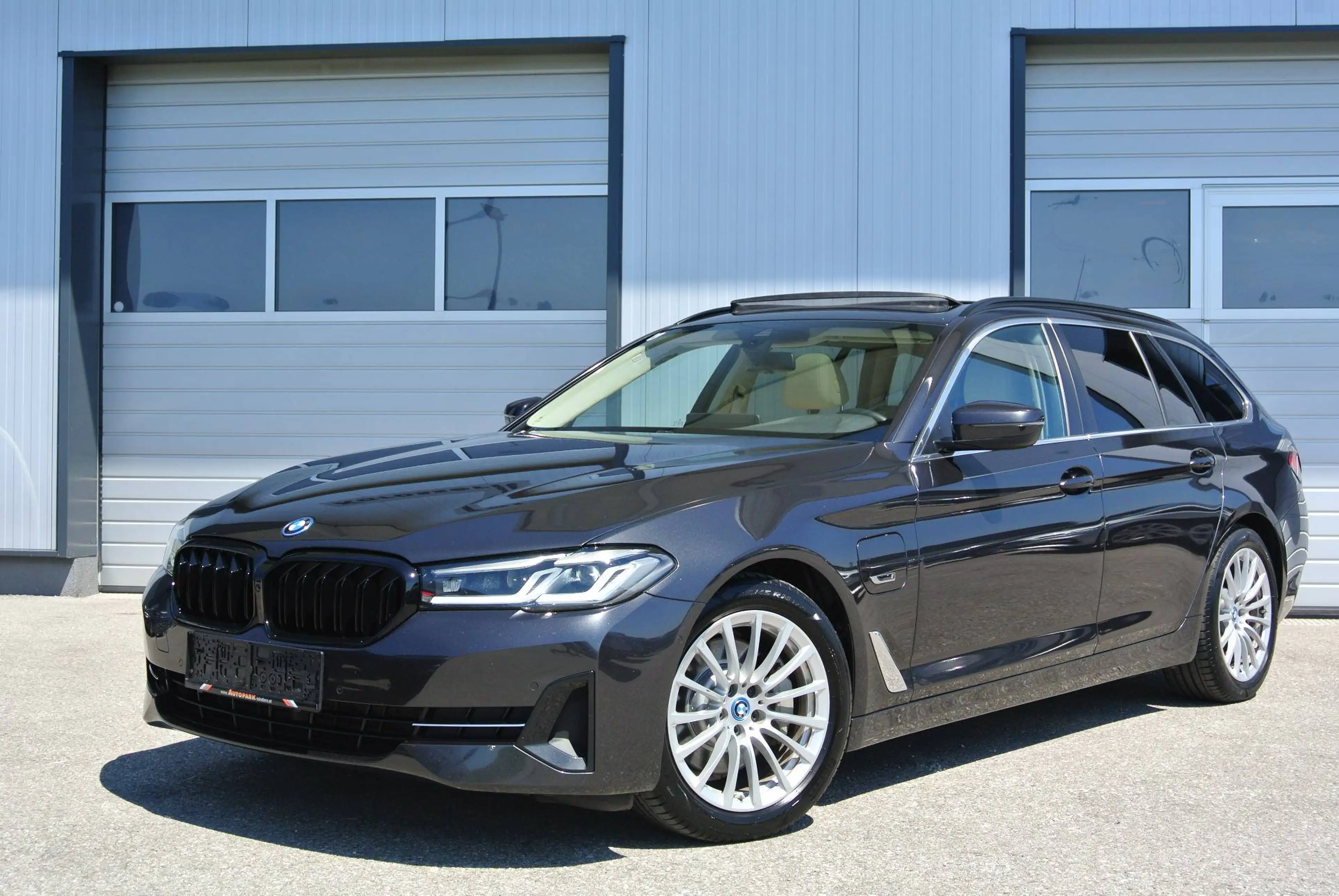 BMW 530 e Touring Aut. ** LEDER * GLASDACH * LED * KAMERA — photo 4