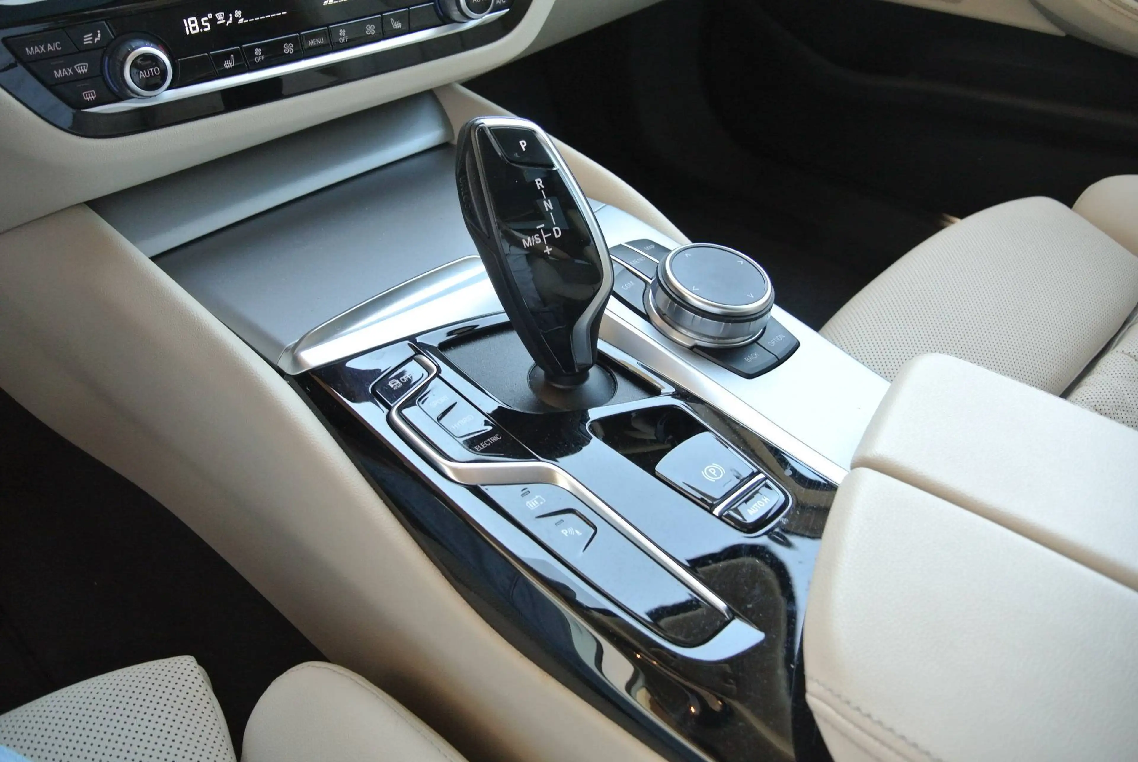 BMW 530 e Touring Aut. ** LEDER * GLASDACH * LED * KAMERA — photo 13
