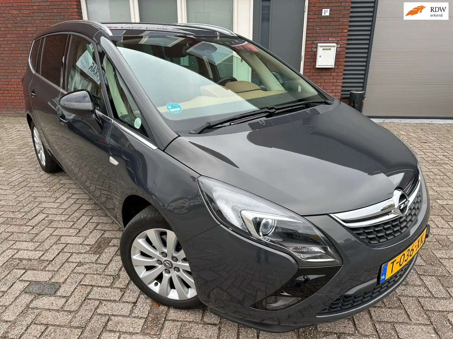 Opel Zafira Tourer 1.4 Innovation / Navi / Leder / PDC / Clima Grijs - 1