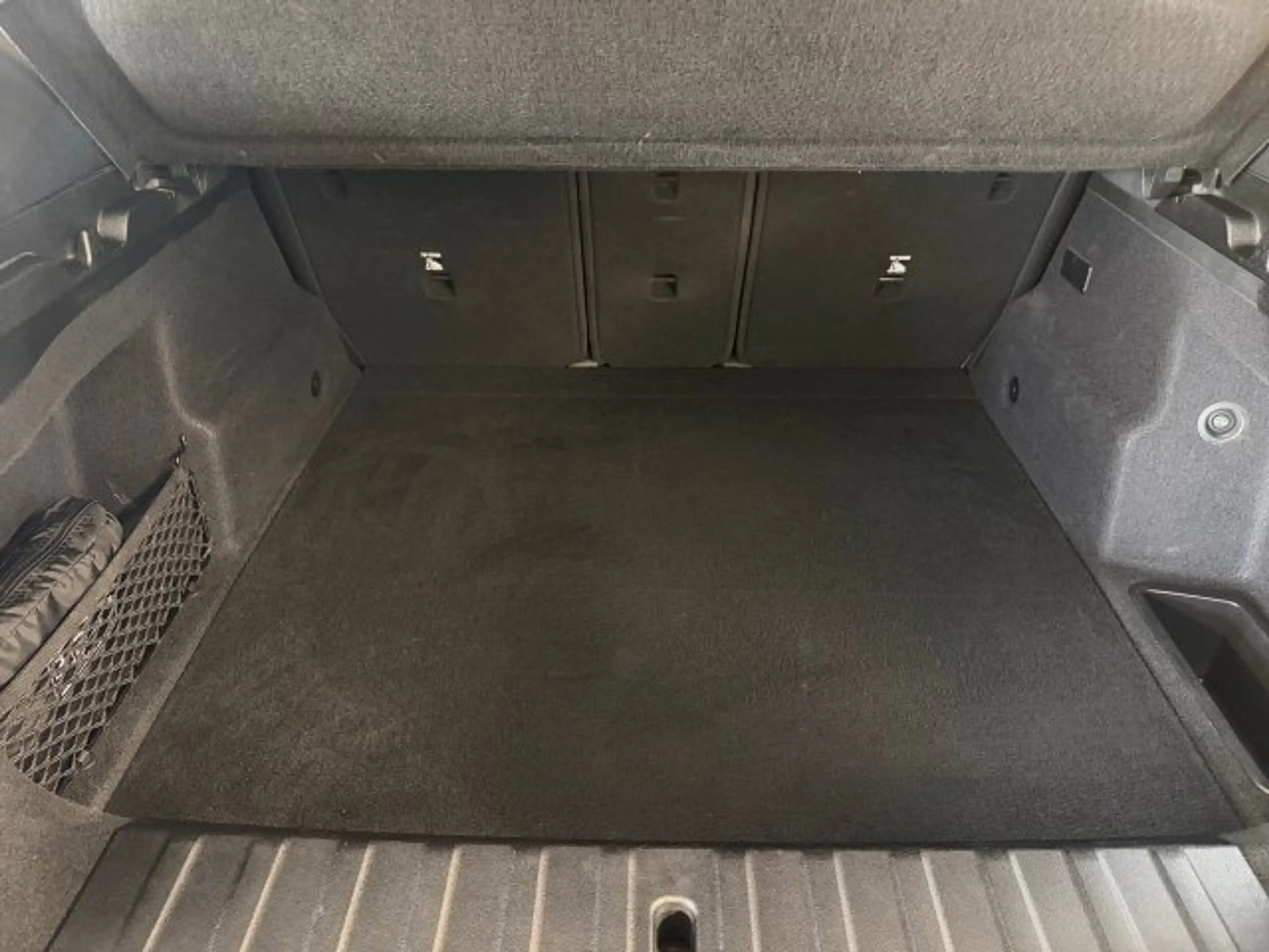 BMW iX2 xDrive30 66,5kWh — photo 13