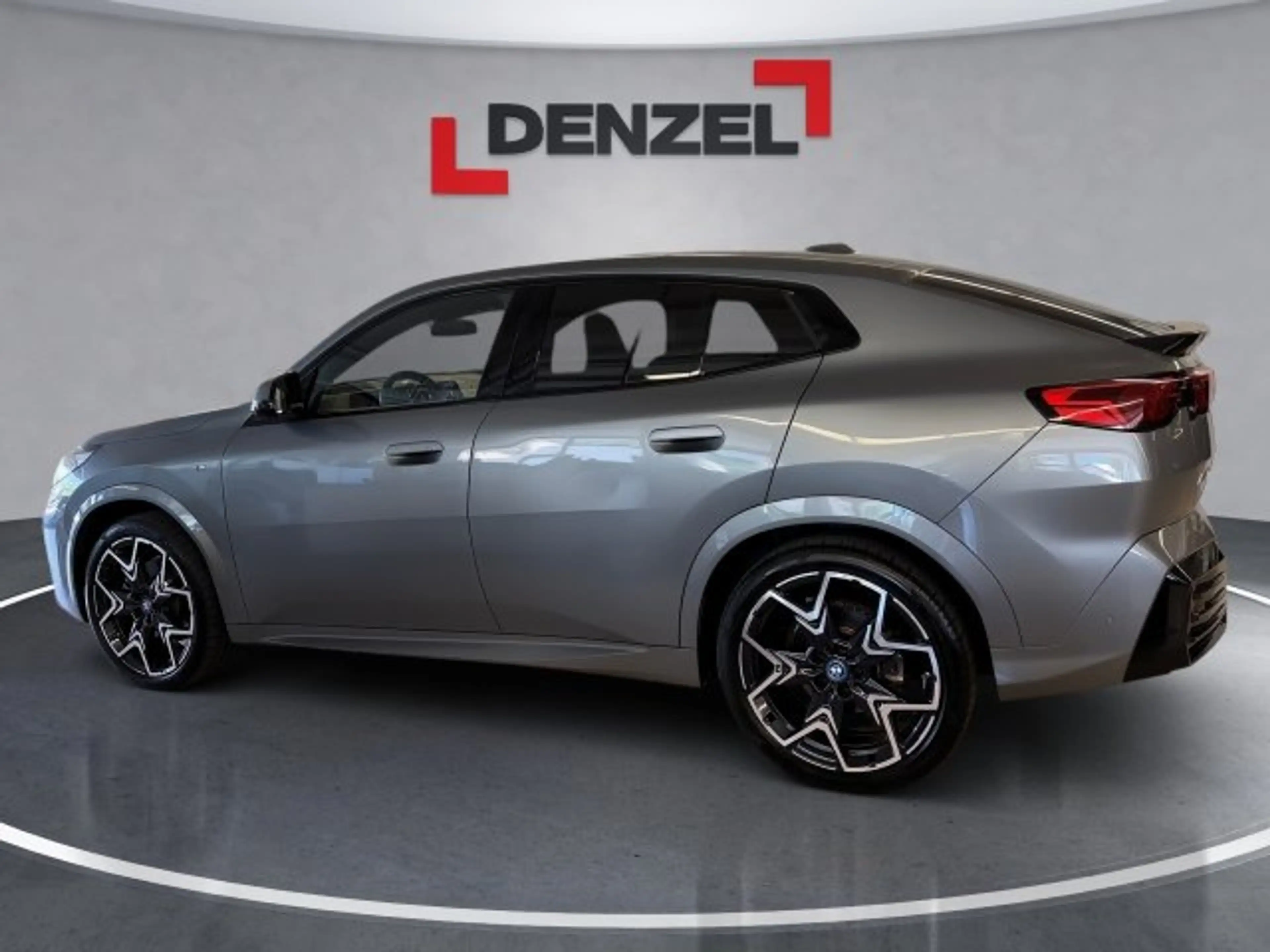 BMW iX2 xDrive30 66,5kWh — photo 2