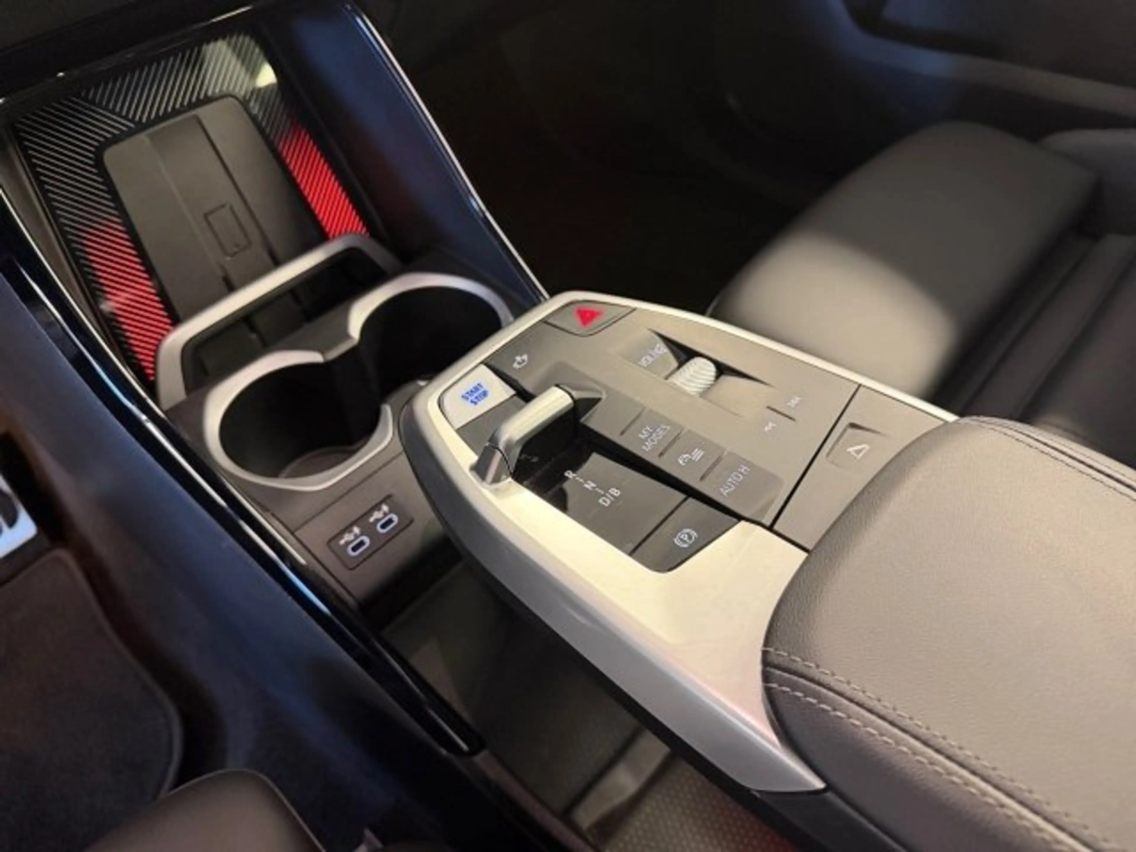 BMW iX2 xDrive30 66,5kWh — photo 15