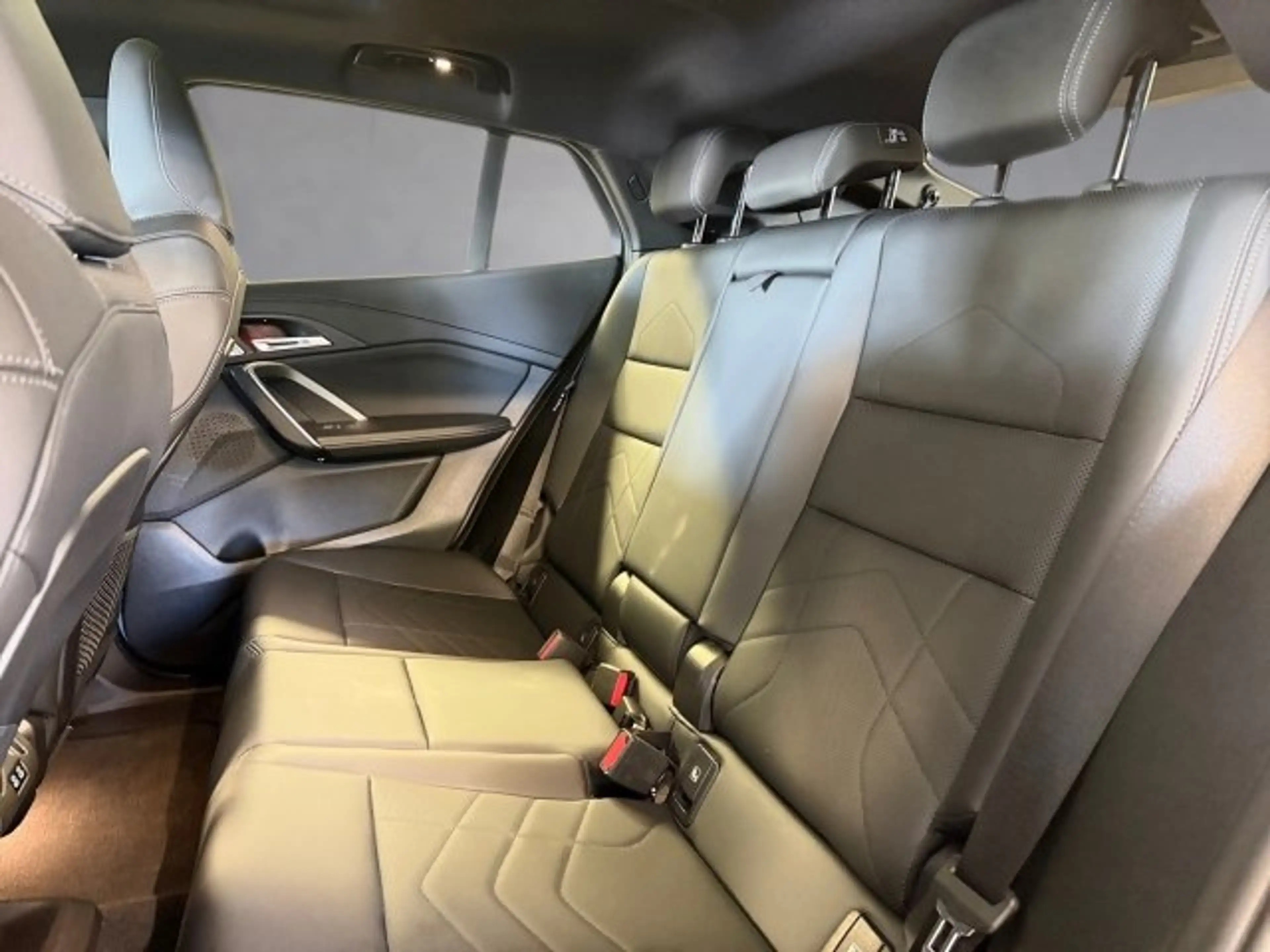 BMW iX2 xDrive30 66,5kWh — photo 12
