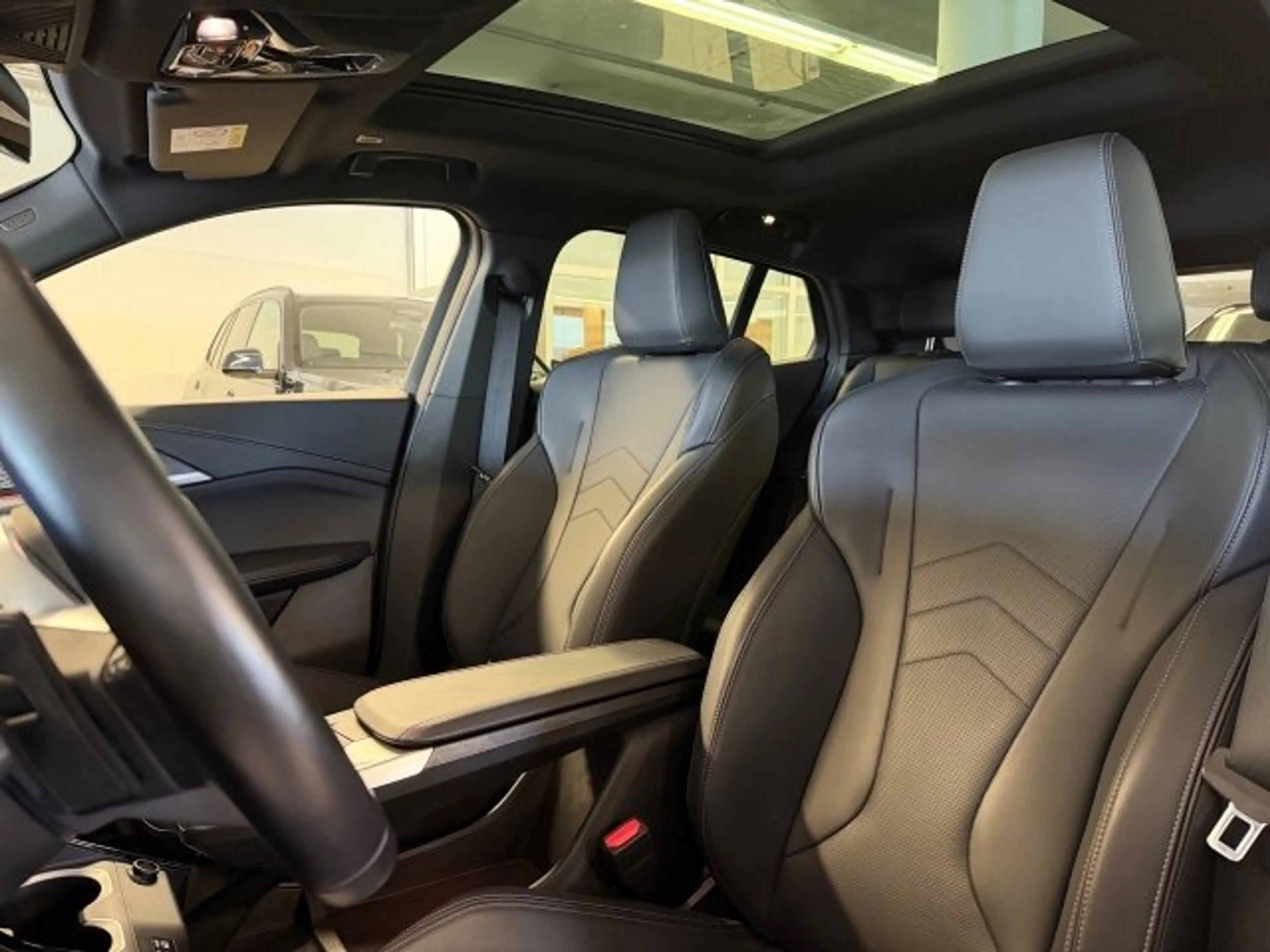 BMW iX2 xDrive30 66,5kWh — photo 14