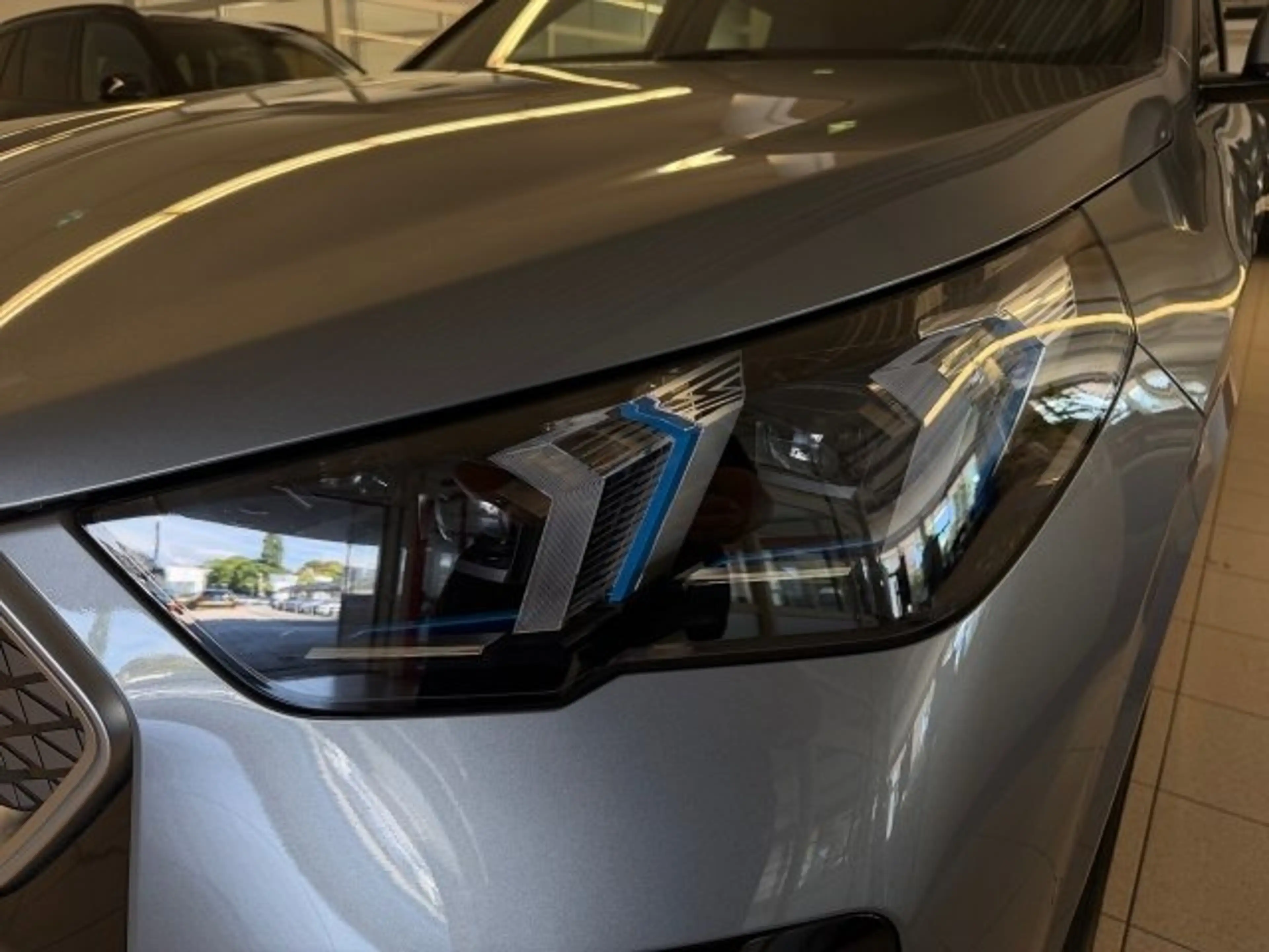 BMW iX2 xDrive30 66,5kWh — photo 7