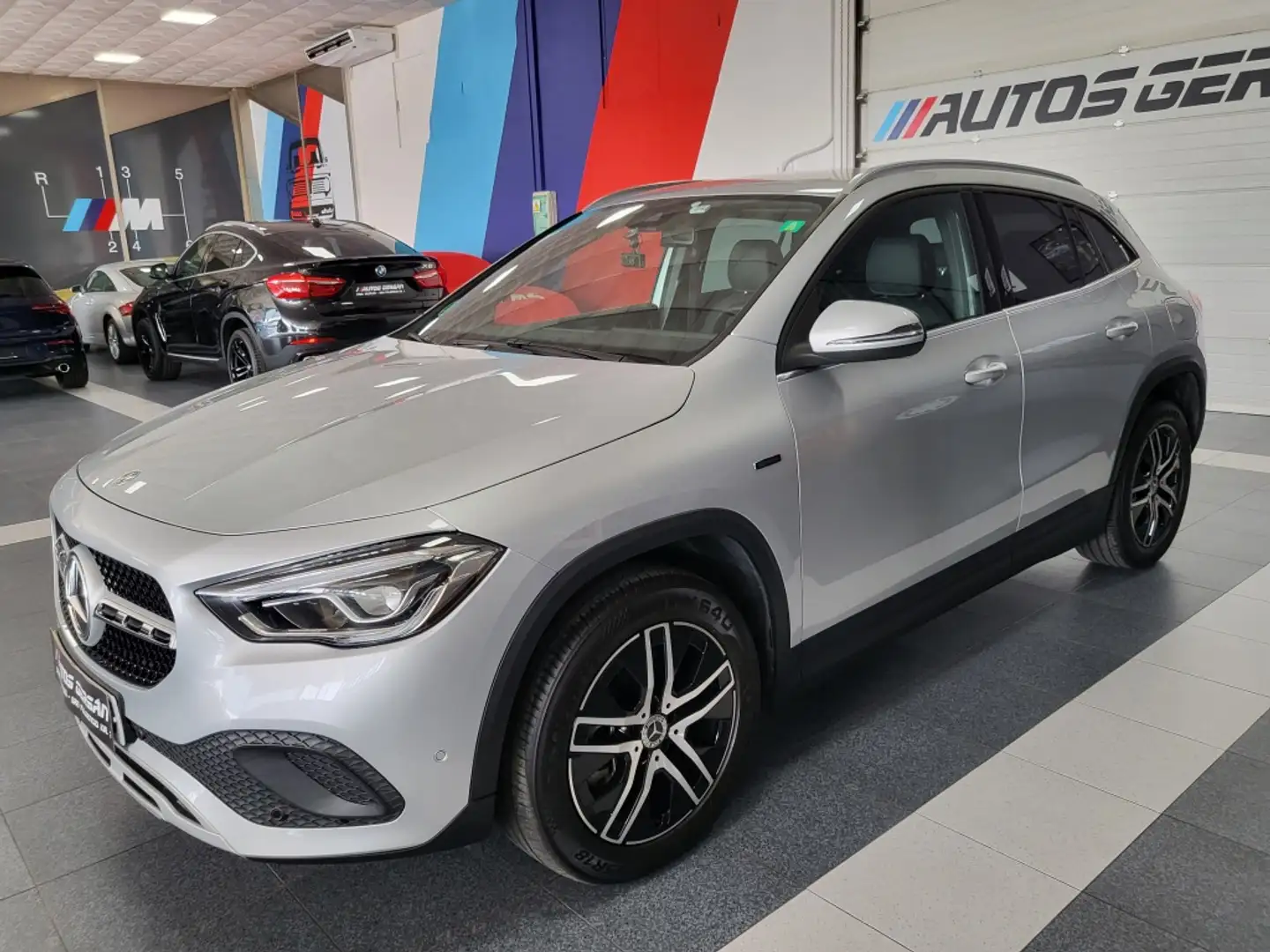 Mercedes-Benz GLA 250 250e Plateado - 1