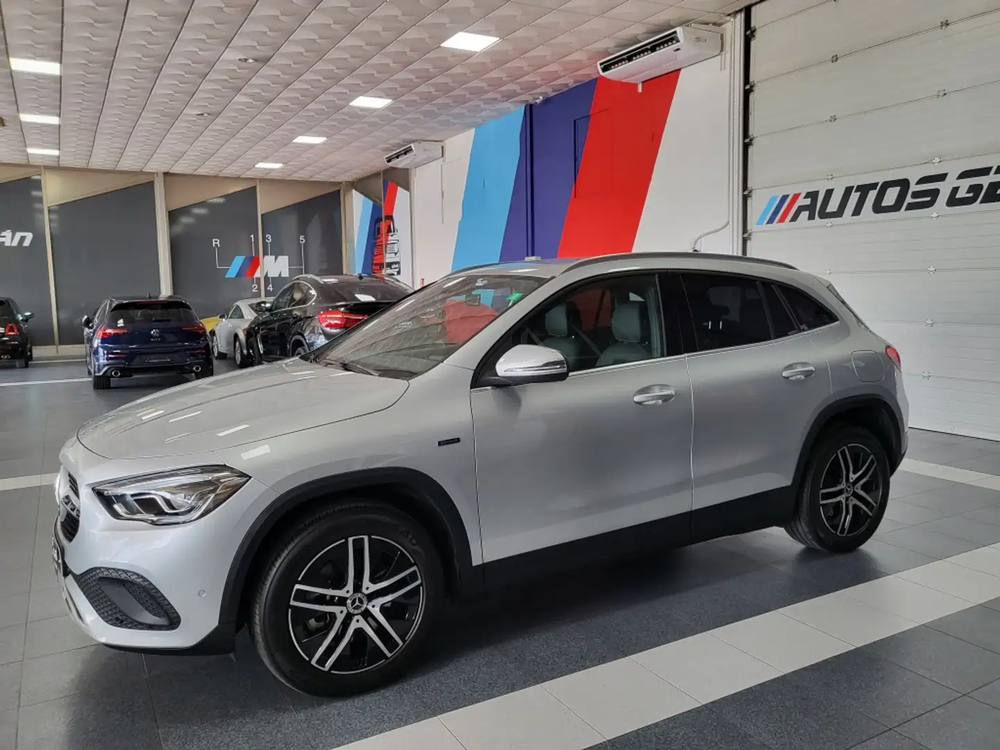 Mercedes-Benz GLA 250 250e Plateado - 2