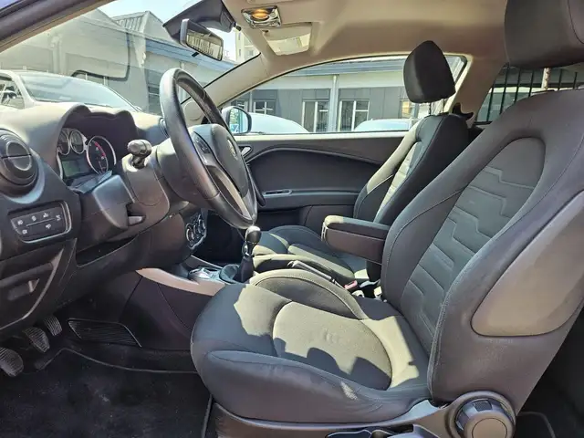 Alfa Romeo Mito view 7