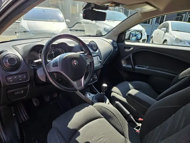 Alfa Romeo Mito view 6