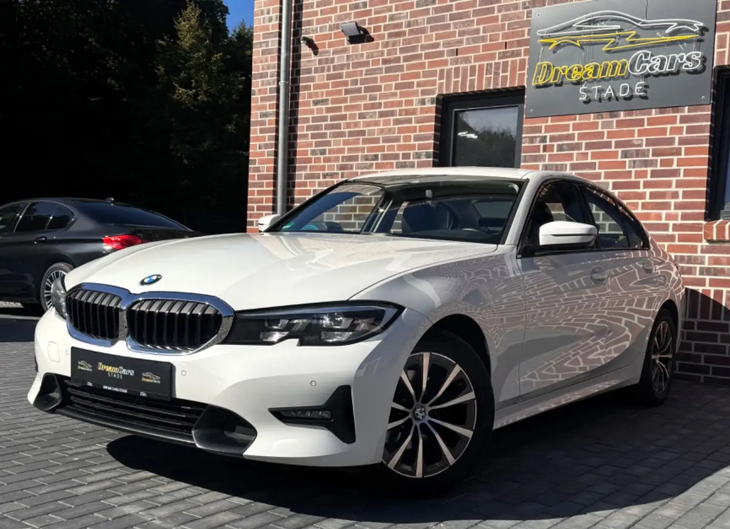 BMW 320 d Sport Line LED*HiFi*Ambiente*PDC*Navi Blanc - 1