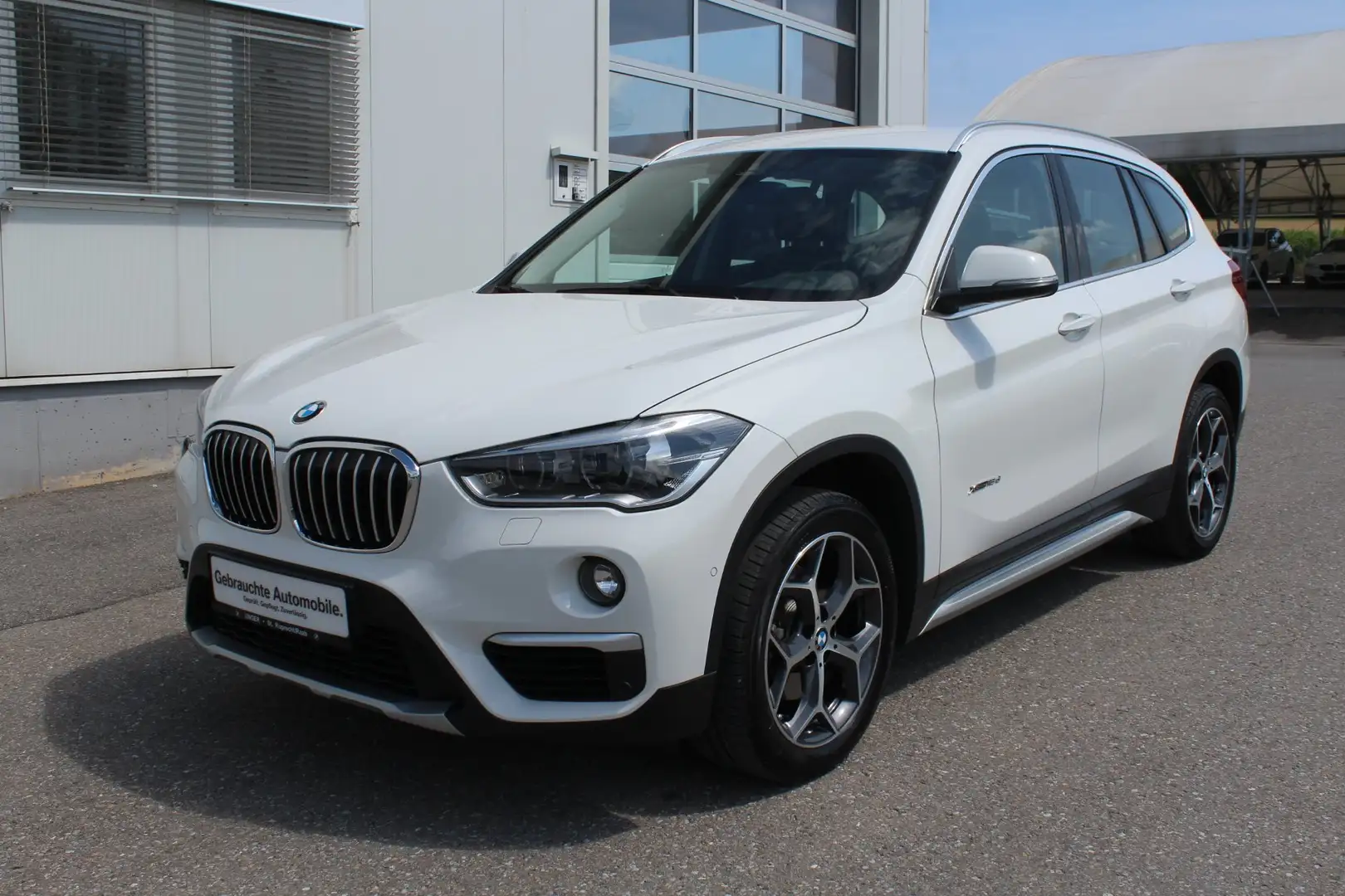 BMW X1 xDrive18d Weiß - 1