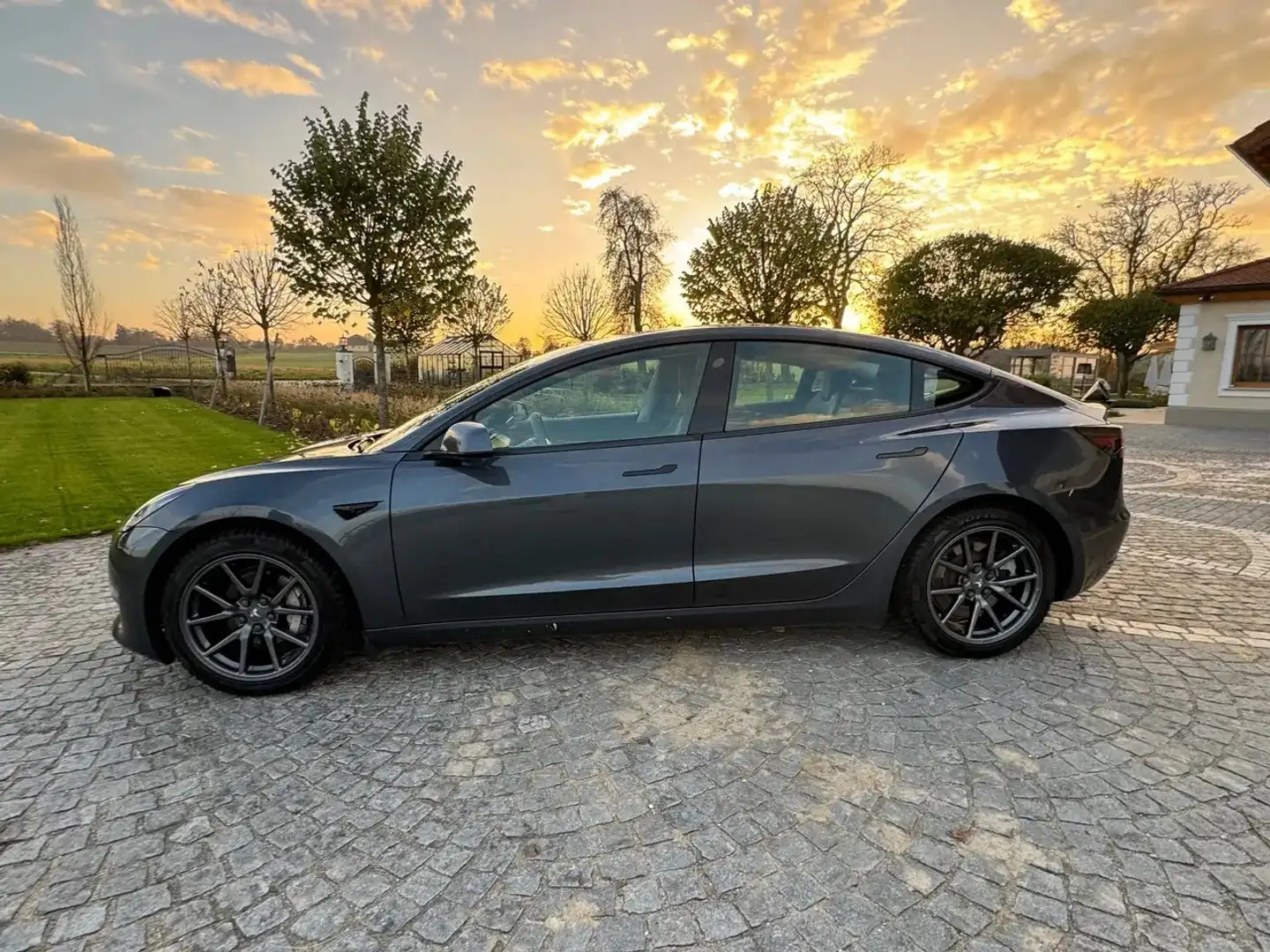 Tesla Model 3 Tesla Model 3 Long Range AWD 75kWh | Boost | AHK | Grau - 1
