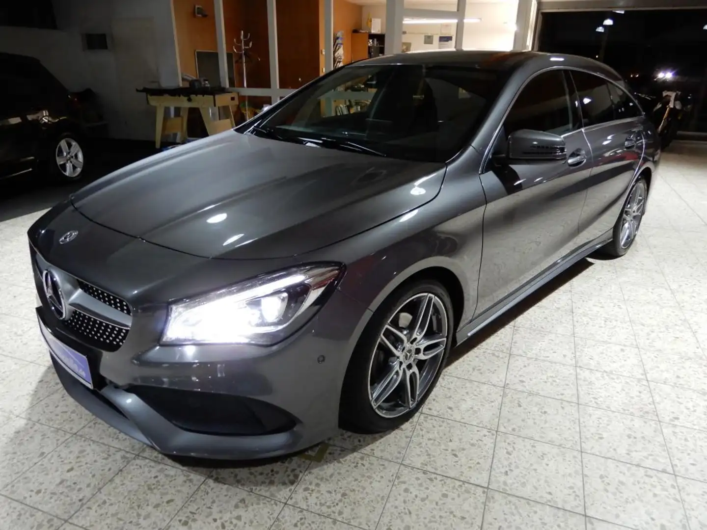Mercedes-Benz CLA 200 CLA 200 AMG Line LED High Perf. , Navi , Grau - 1