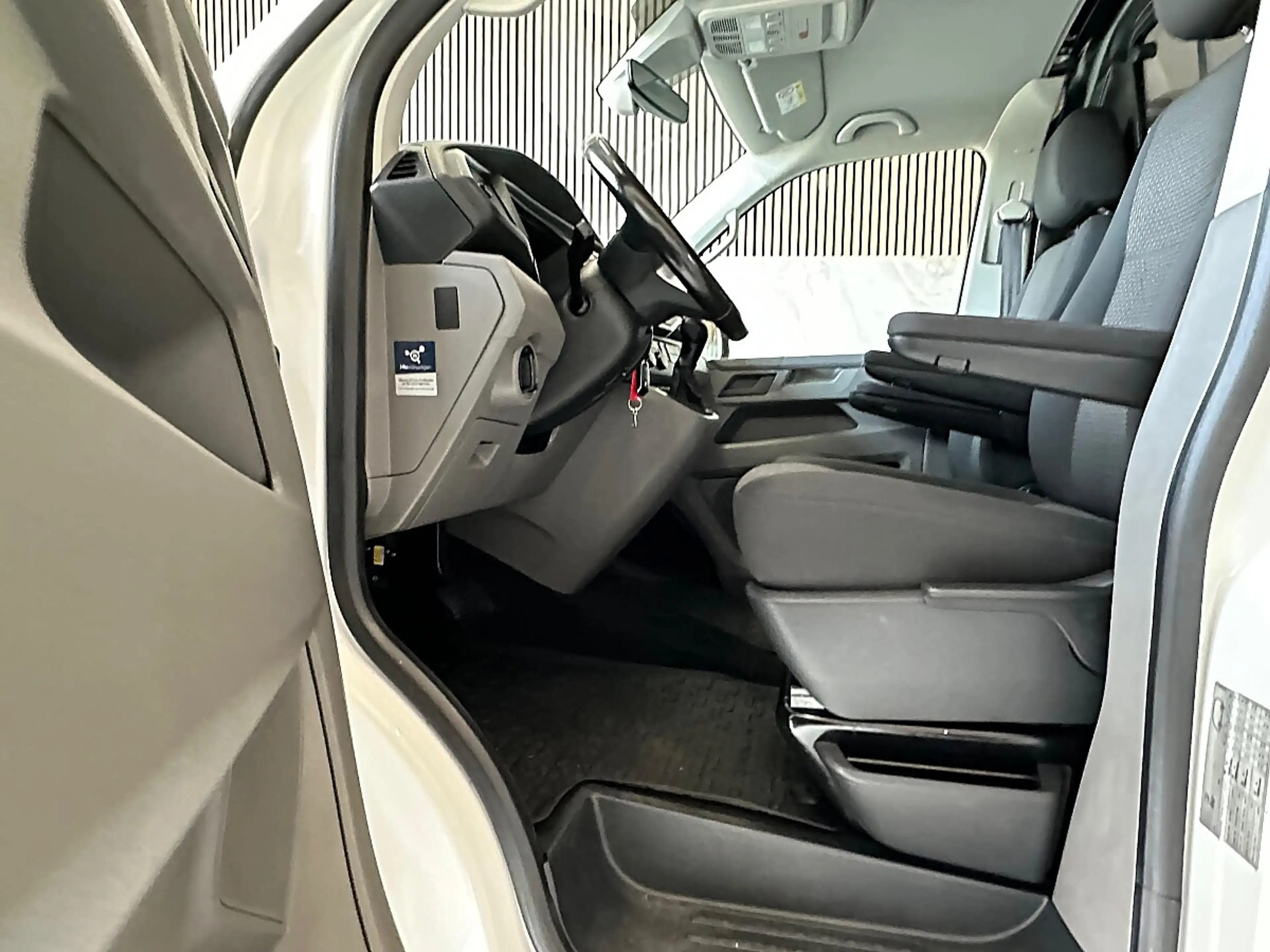 Volkswagen T6.1 Transporter T6.1 2.0 TDI Transporter L1H1 Standheizng, AHK,... — photo 11