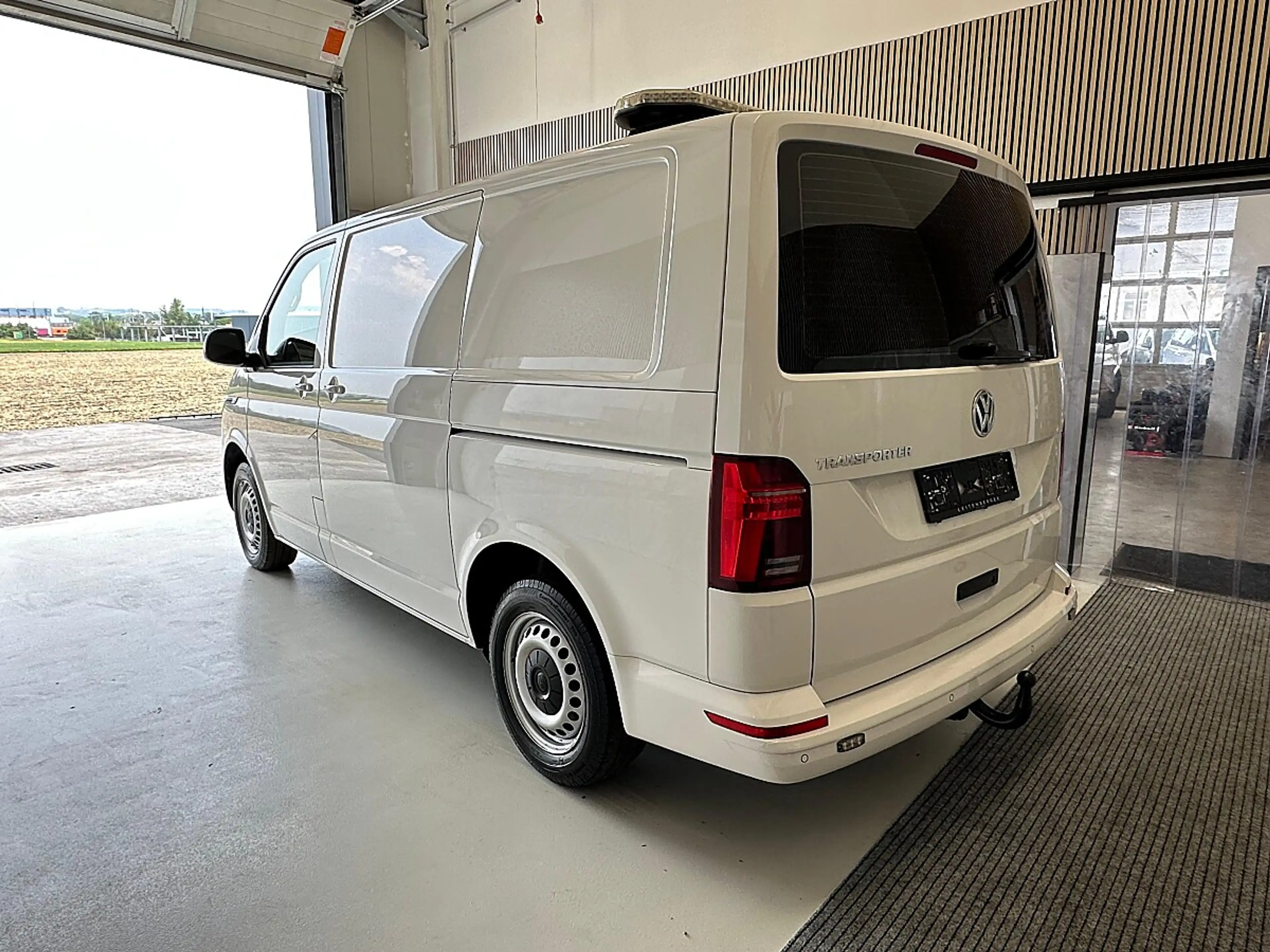 Volkswagen T6.1 Transporter T6.1 2.0 TDI Transporter L1H1 Standheizng, AHK,... — photo 5
