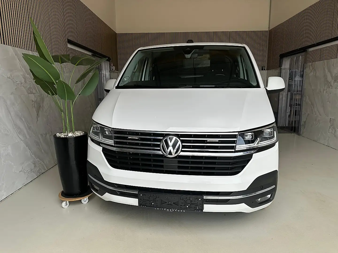 Volkswagen T6.1 Transporter L1H1 Standheizung, AHK, Front Assist, Servotron... Weiß - 2