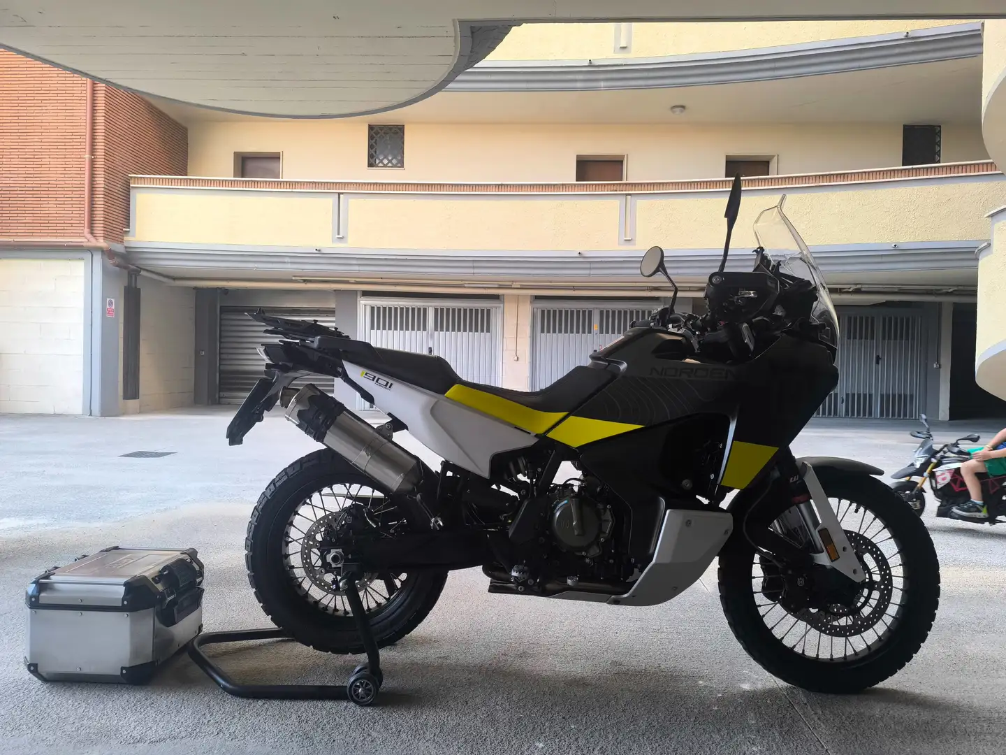 Husqvarna Norden 901 Nero - 2