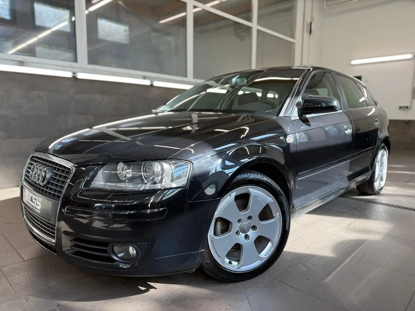 Audi A3 Sportback 2.0 TDI XENON NAVI LEDER AUTOMATIK Чорний - 1