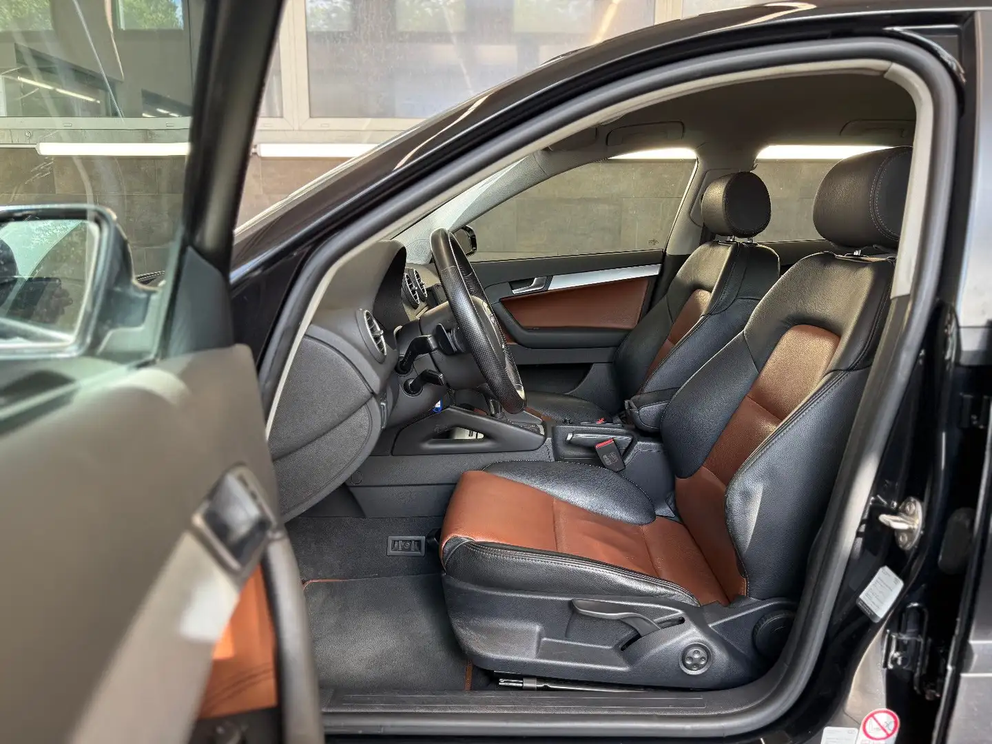 Audi A3 Sportback 2.0 TDI XENON NAVI LEDER AUTOMATIK Чорний - 2