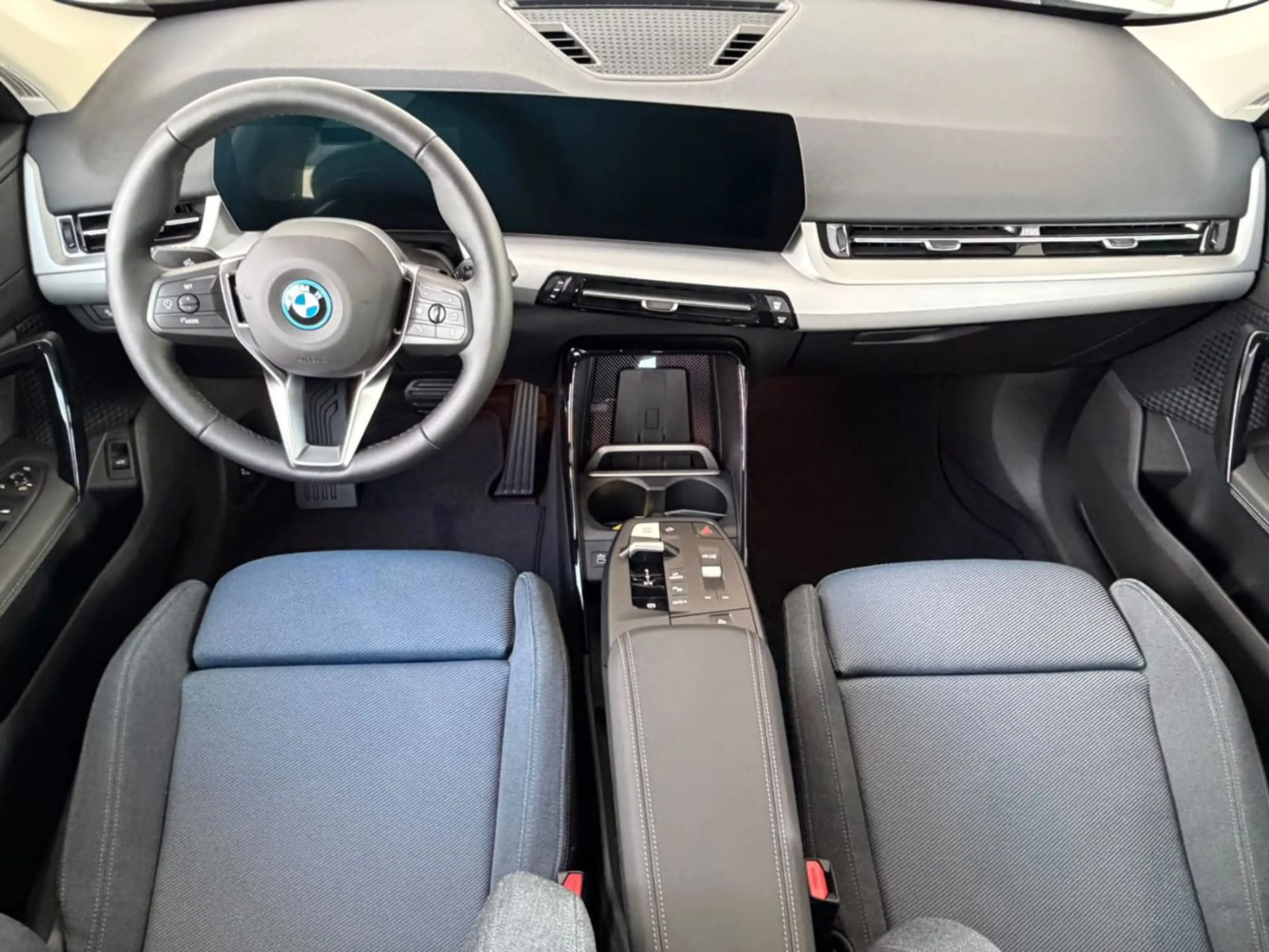 BMW iX1 eDrive20 **sofort verfügbar** AHK, el. Sitze — photo 6