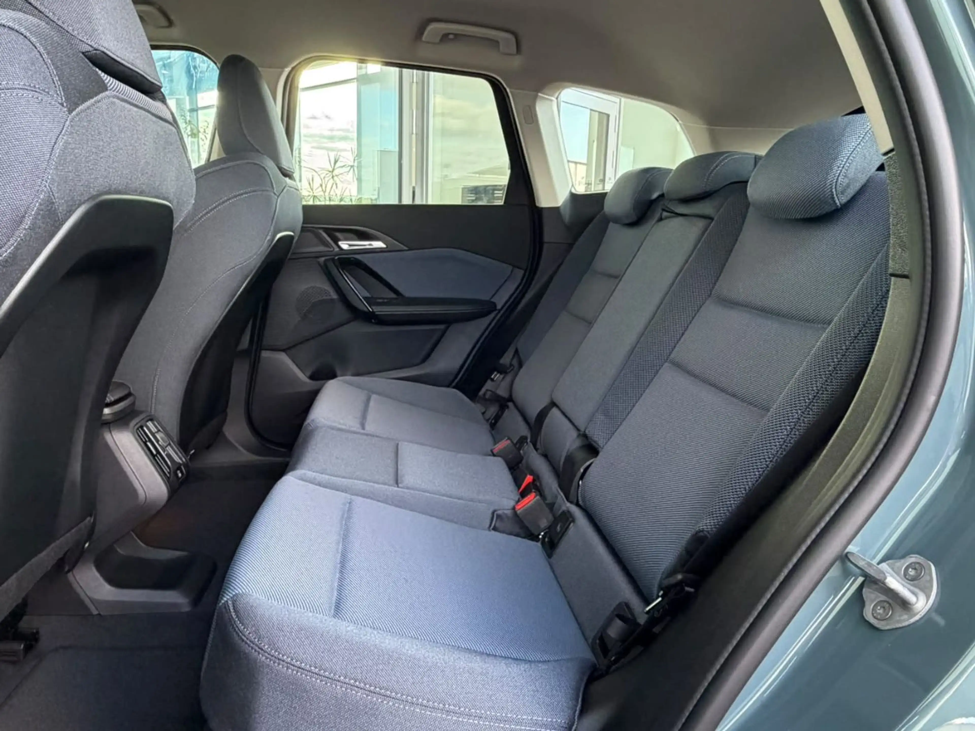 BMW iX1 eDrive20 **sofort verfügbar** AHK, el. Sitze — photo 7
