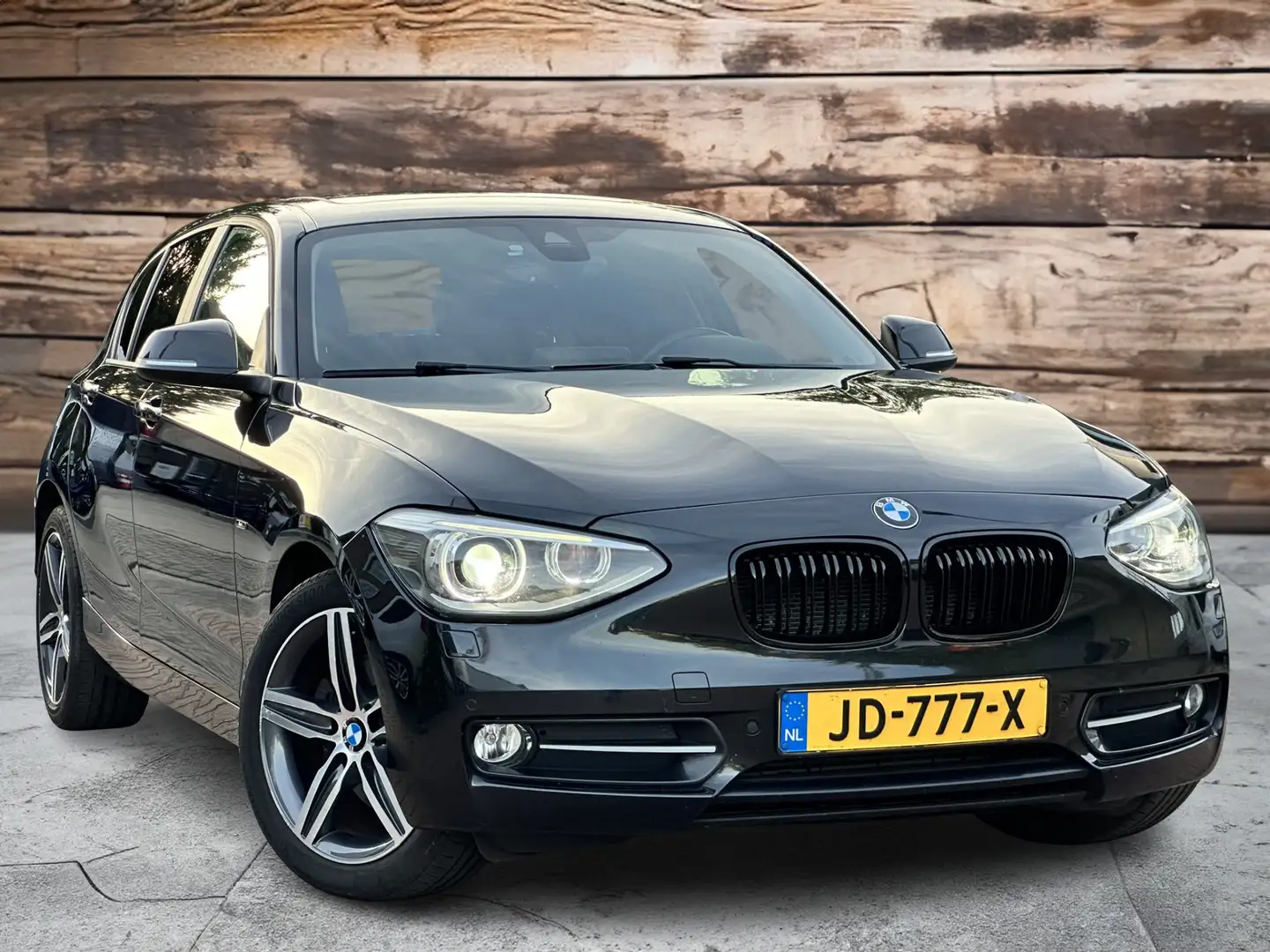 BMW 125 1-serie 125i High Executive Sport | Full Options | Zwart - 2