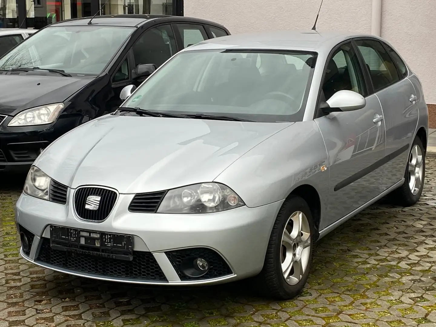 SEAT Ibiza 1.4 16V Reference, 4-türig Silber - 1