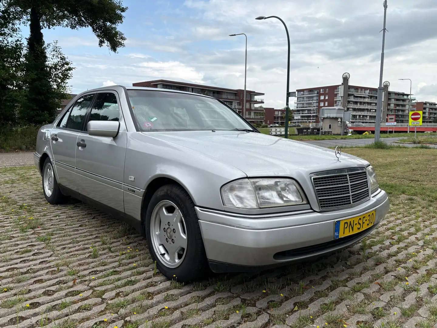 Mercedes-Benz C 200 Elegance / automaat / airco / nieuwe apk tot 09-20 Gris - 2